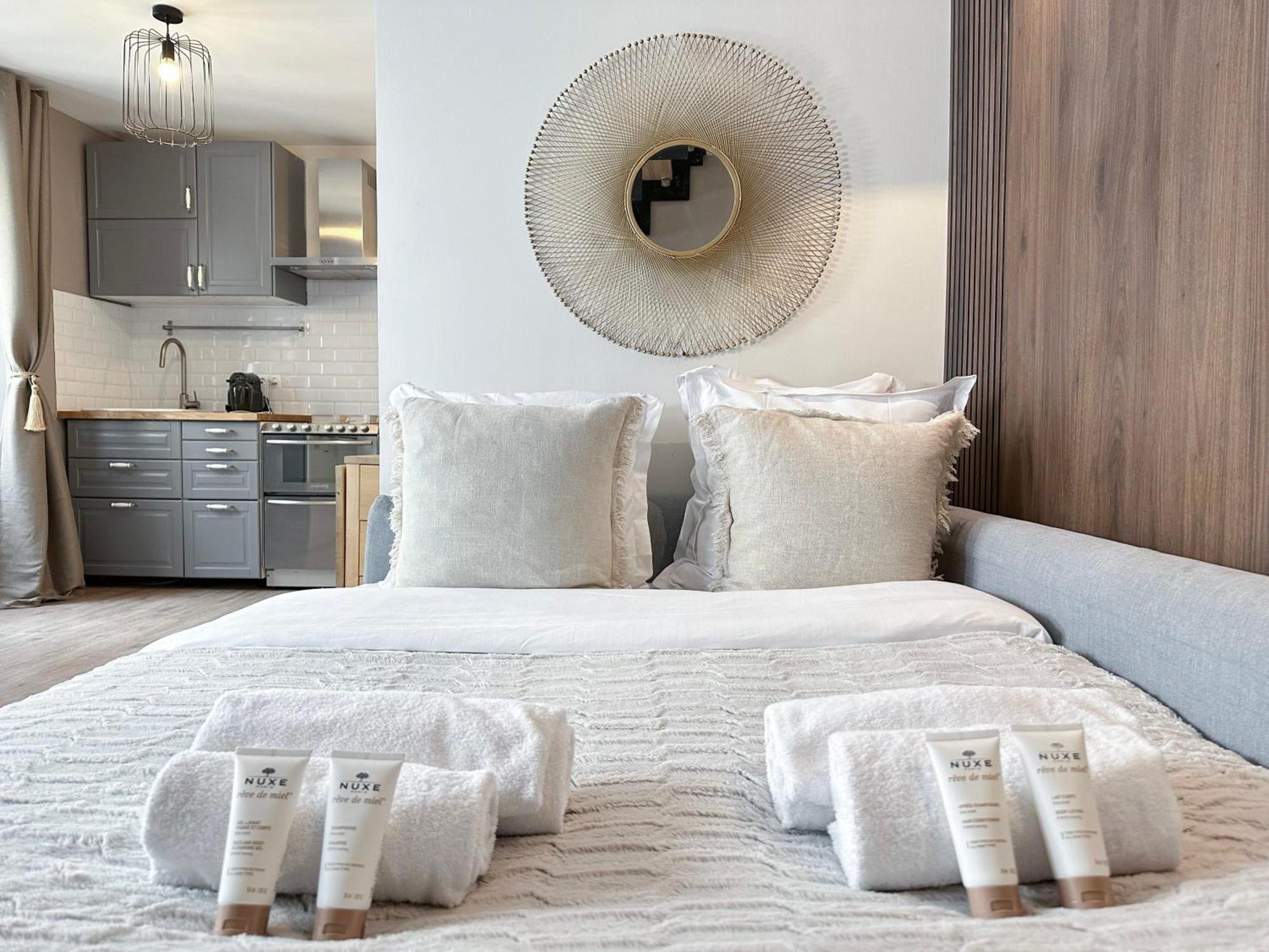 Stylish & Chic Duplex Near Eiffel Tower Apartment