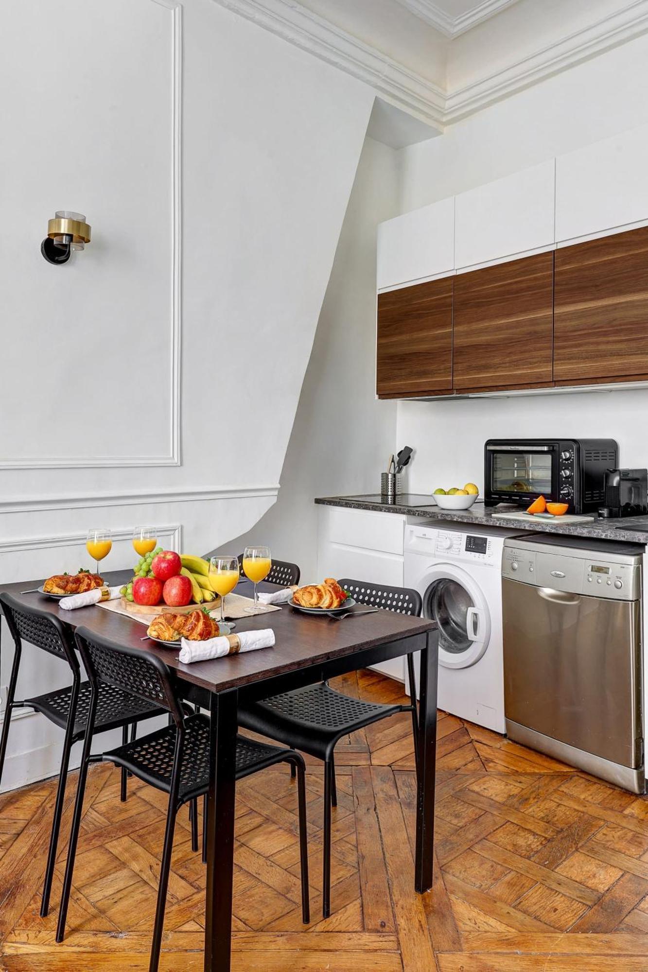 Apartment In Le Marais Centre Paris