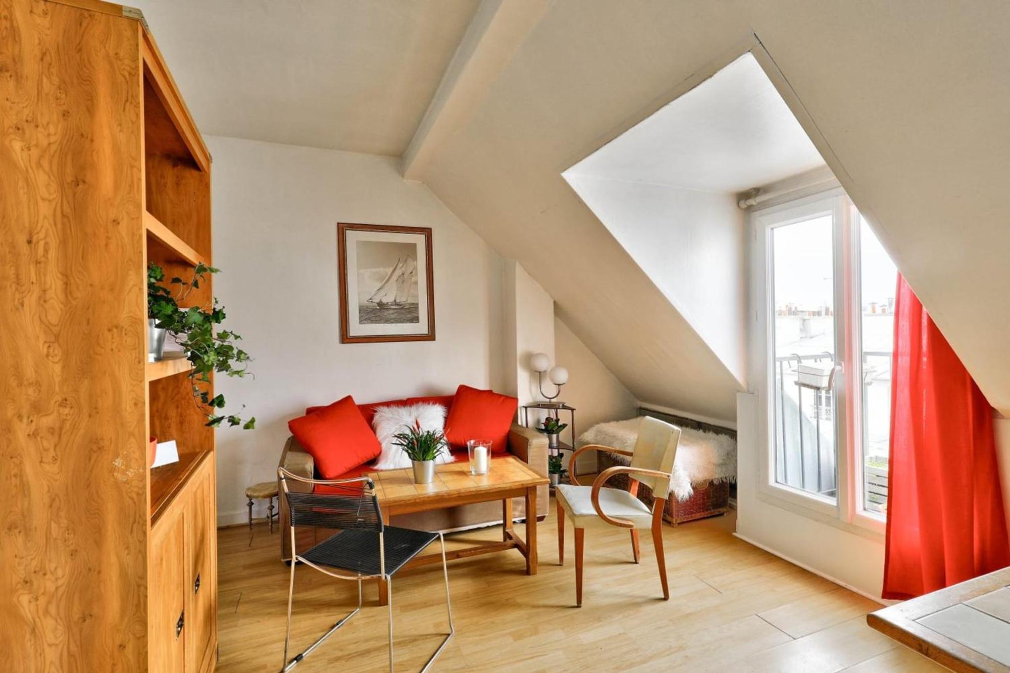 Cosy Under The Roofs Of Parigi