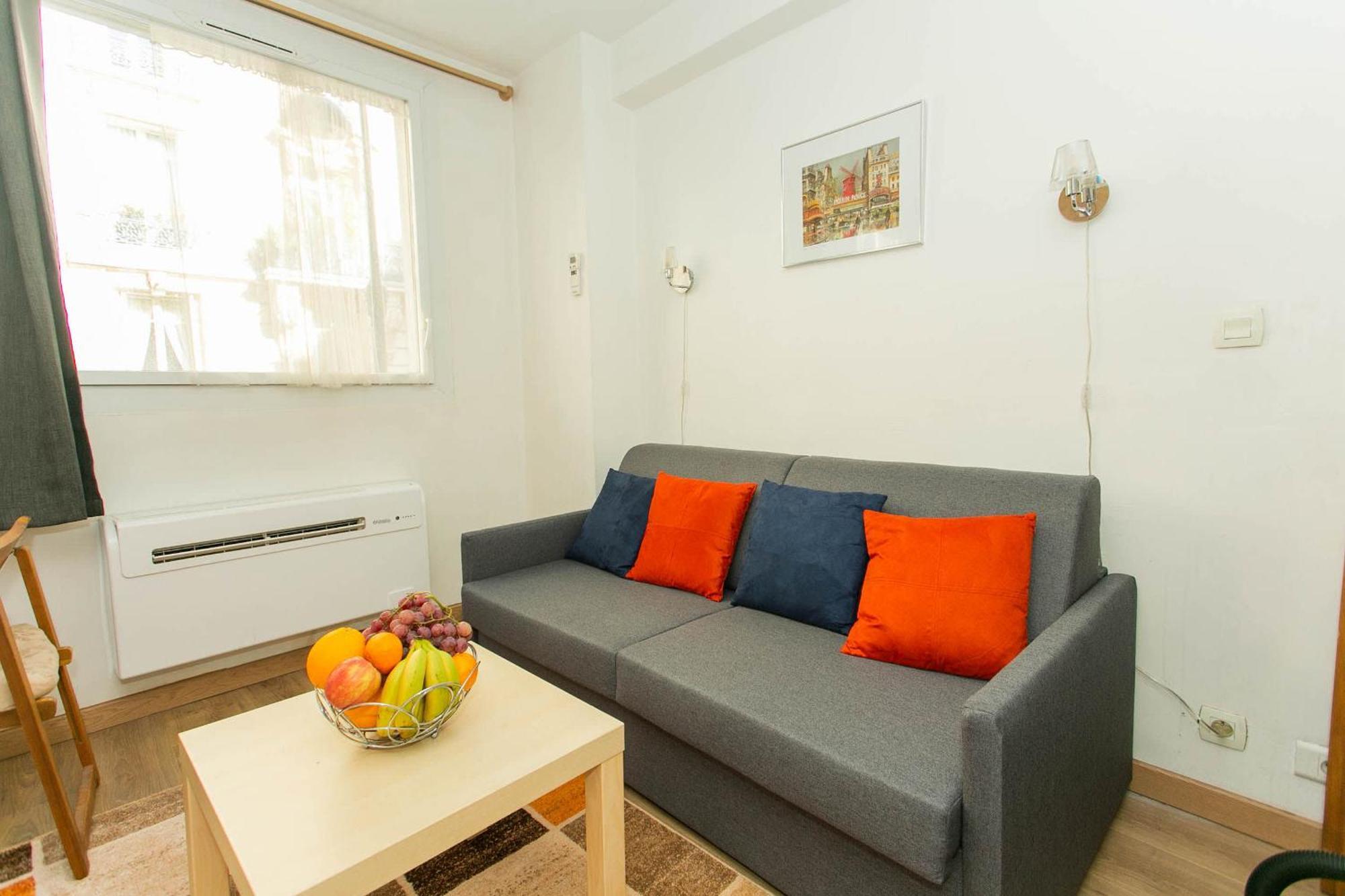 Champs Elysees & Arc De Triomphe - Cityapartmentstay