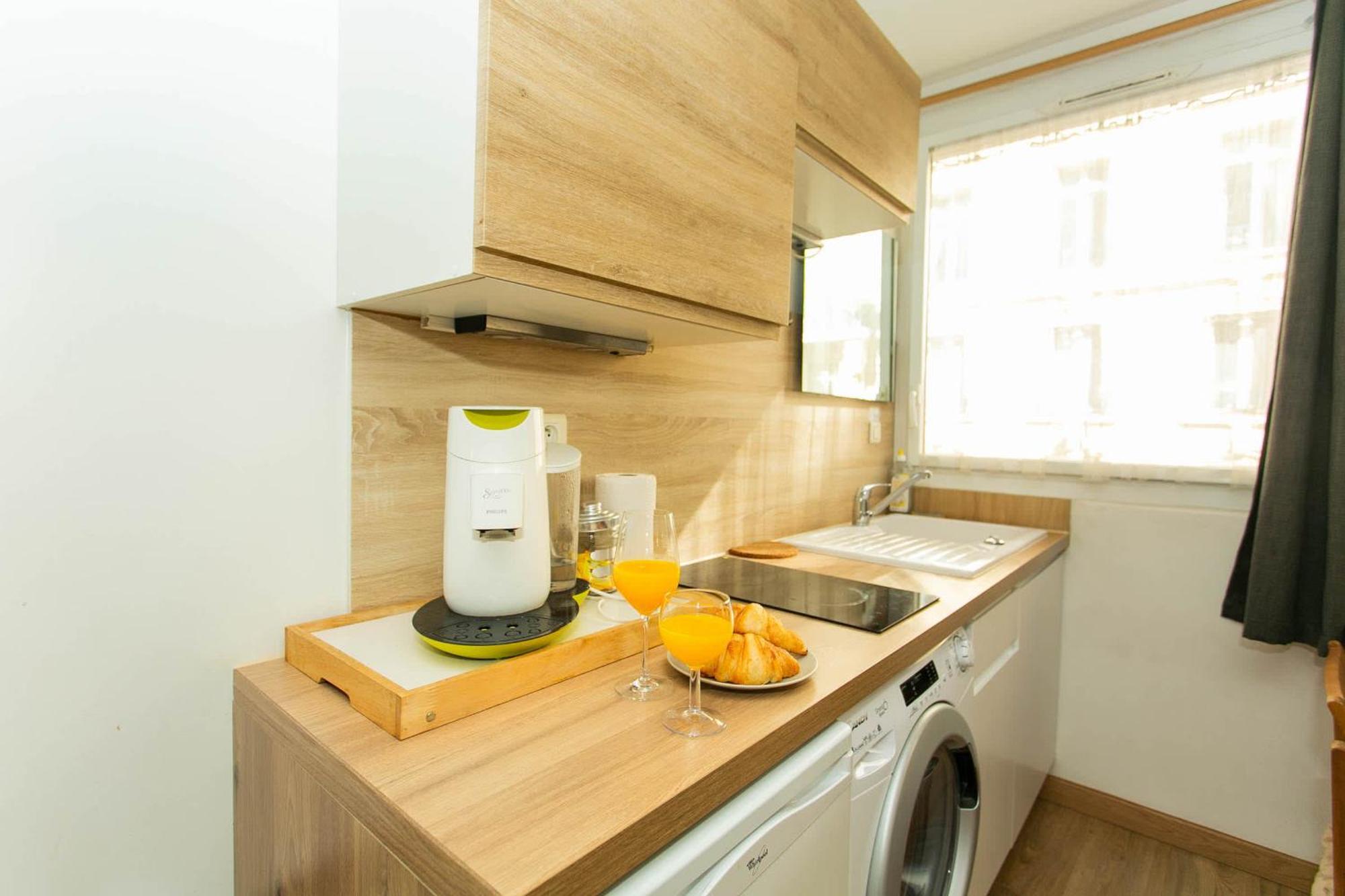 Champs Elysees & Arc De Triomphe - Cityapartmentstay *