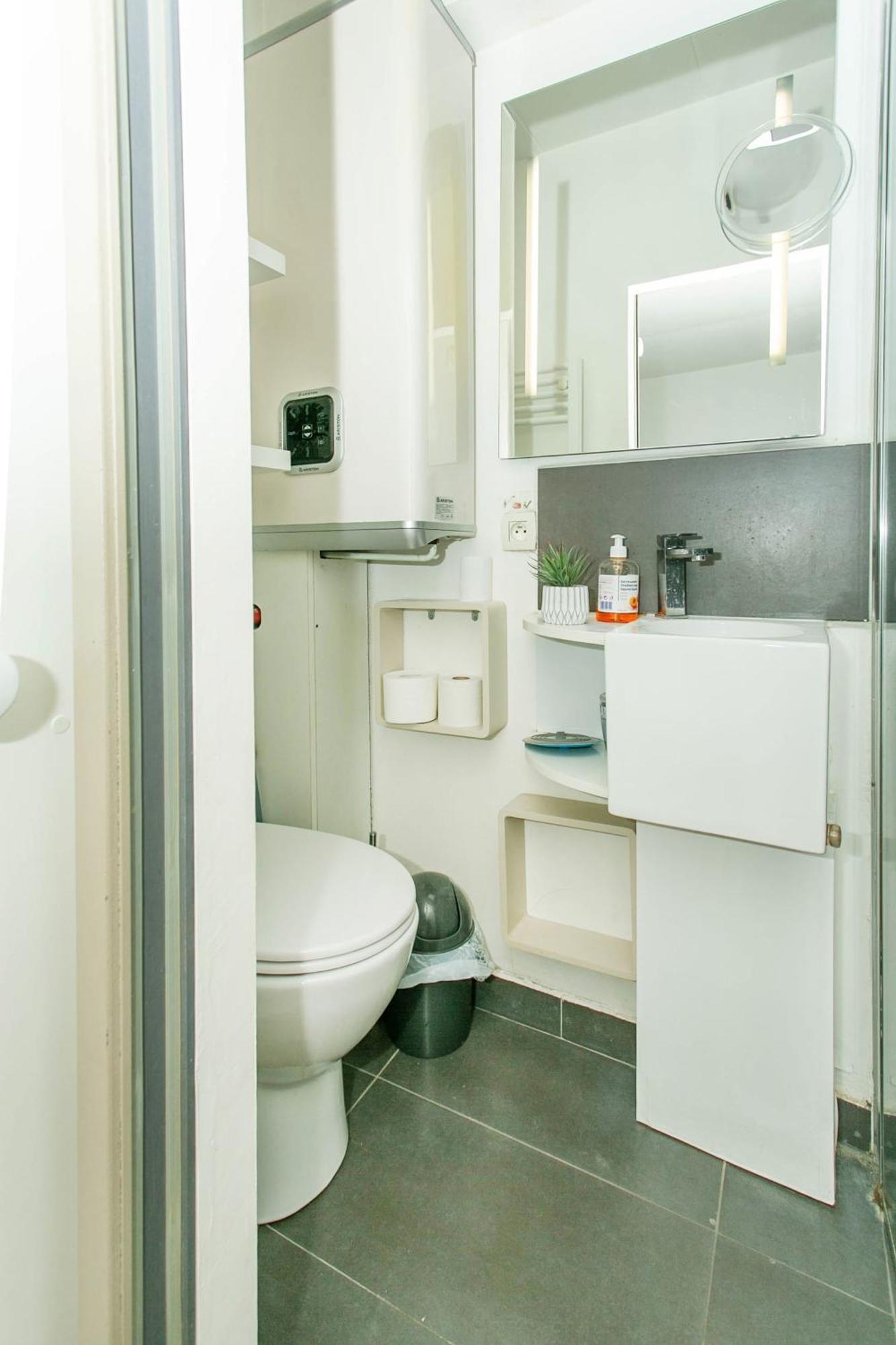 Champs Elysees & Arc De Triomphe - Cityapartmentstay