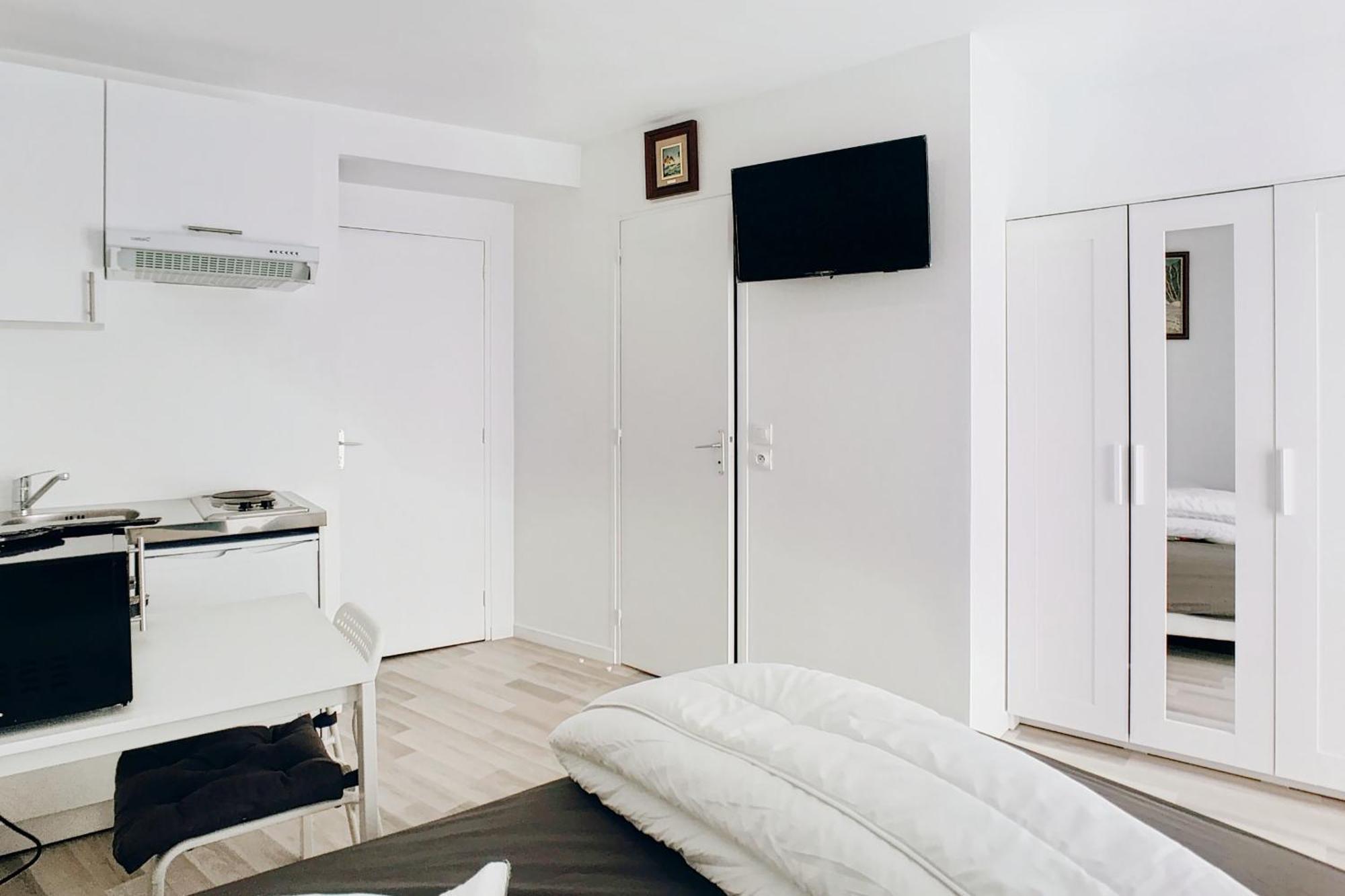 19m2 With Air Conditioning In The 15th * Parigi