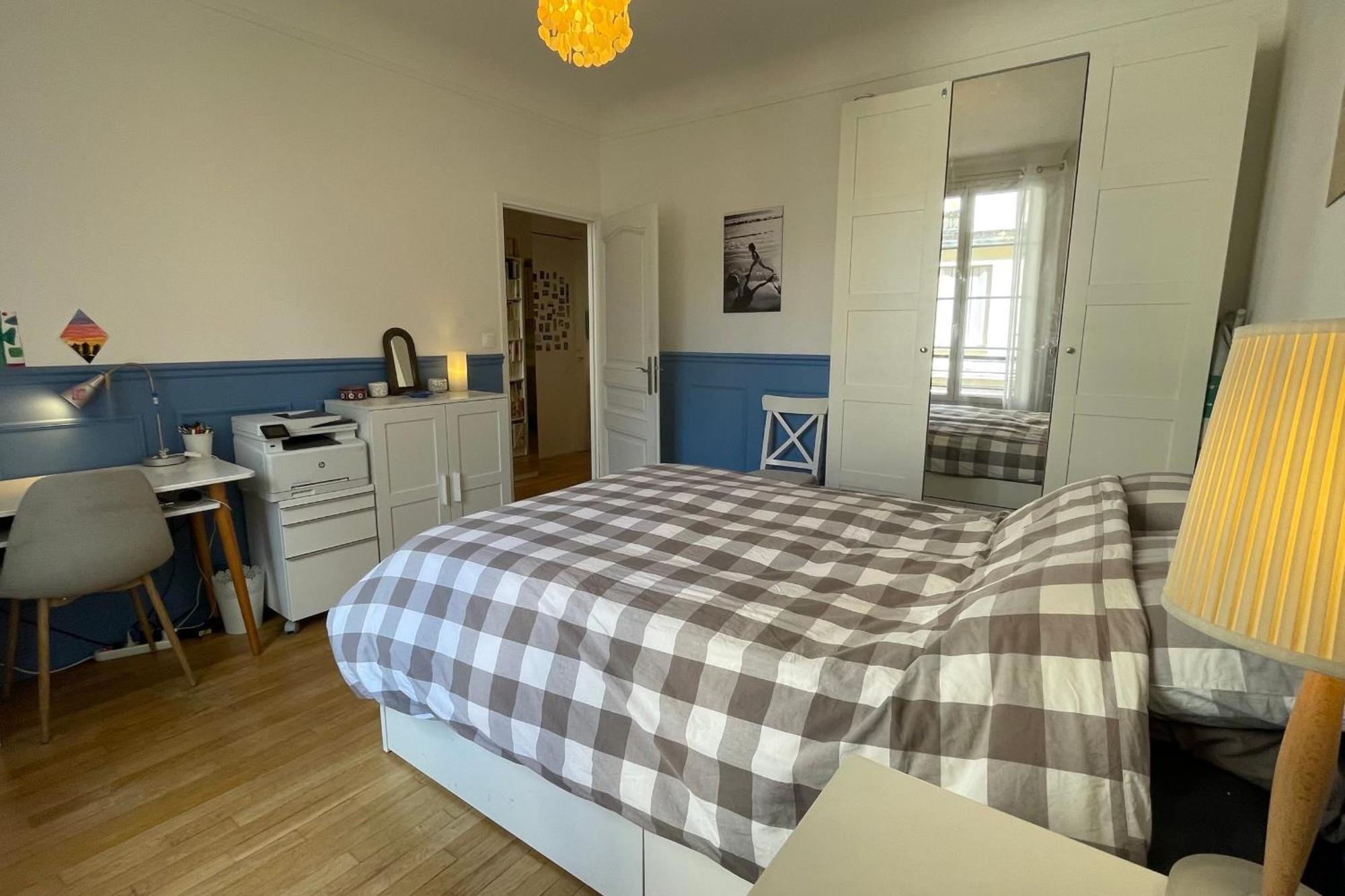Spacious Family Nest Facing Square Des Epinette Paris
