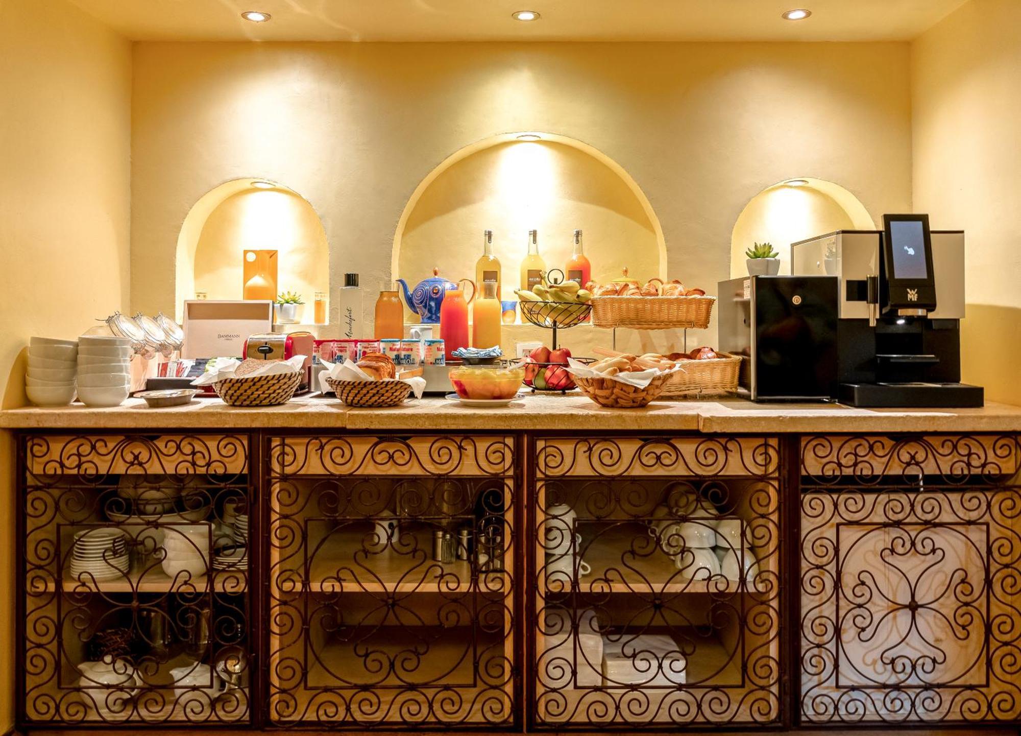 Hotel Royale Montsouris 3*