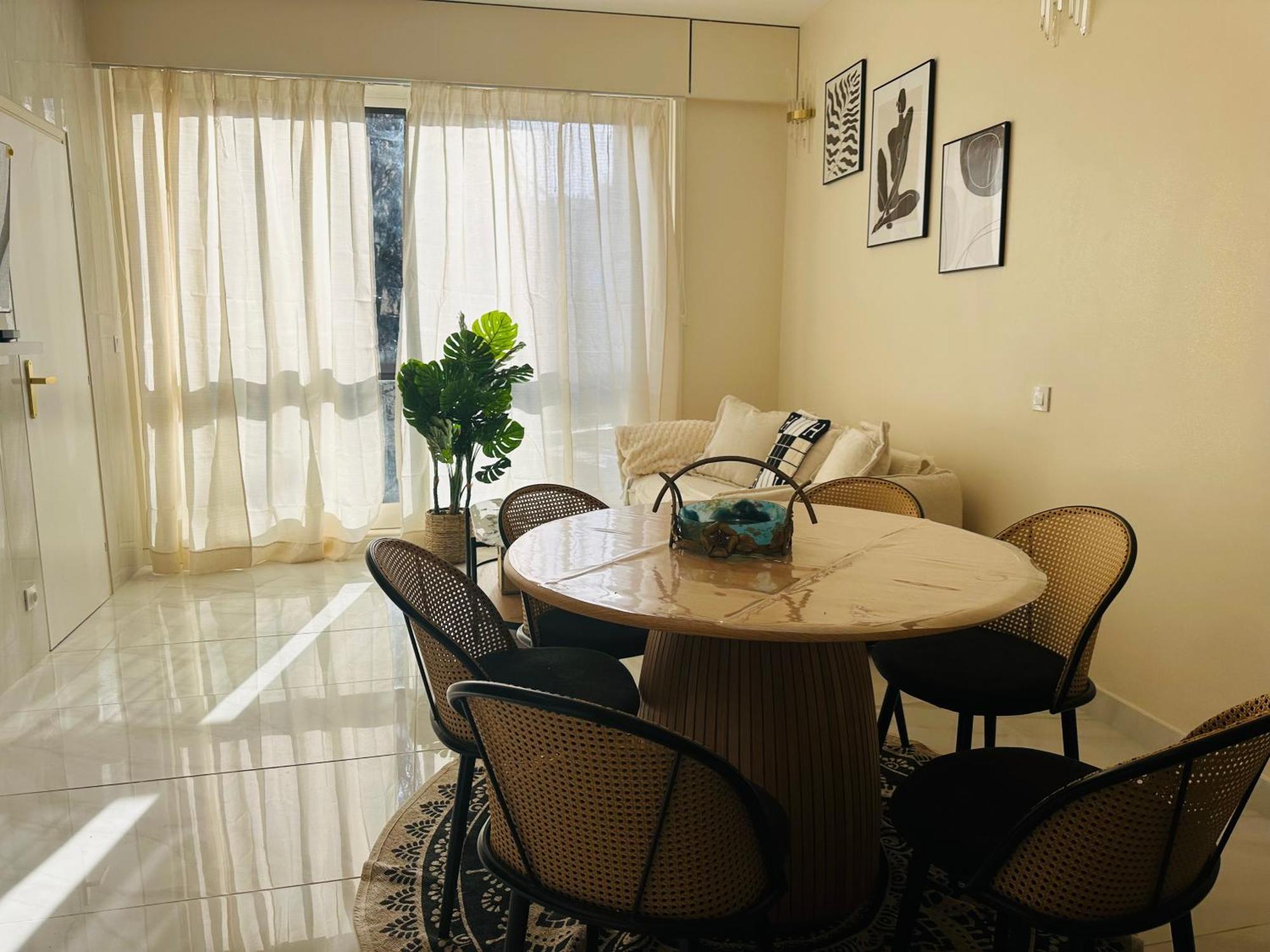 Arc De Triomphe - Foch Palace Apartment