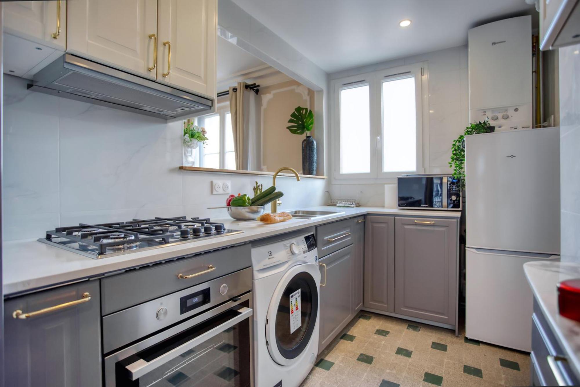 Apartment Parisian Gem: Heart Of The Latin Quarter- 2br Lift