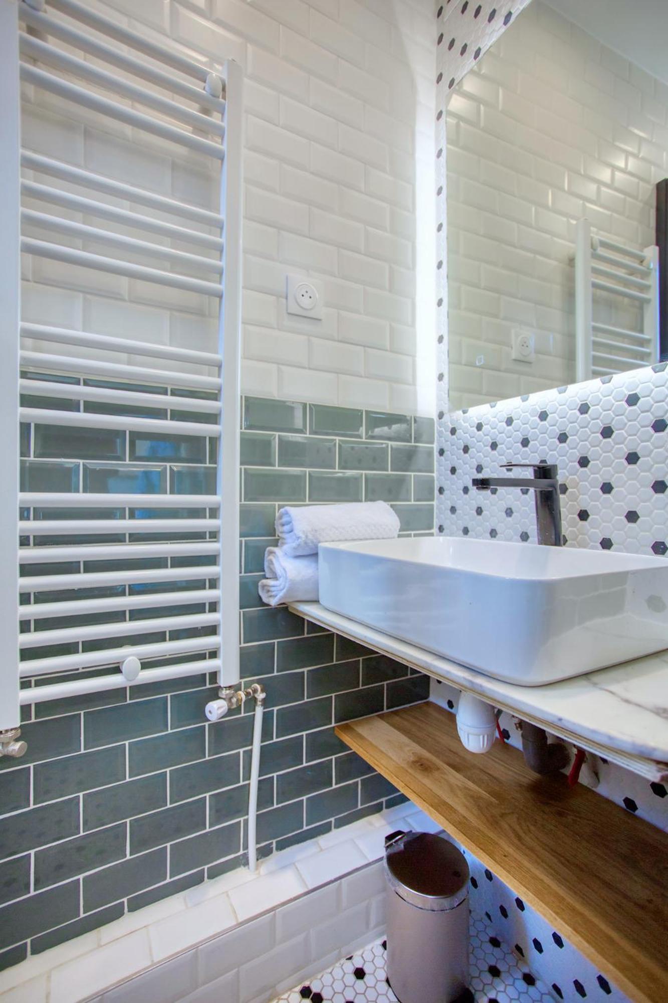 Apartment Parisian Gem: Heart Of The Latin Quarter- 2br Lift Paris