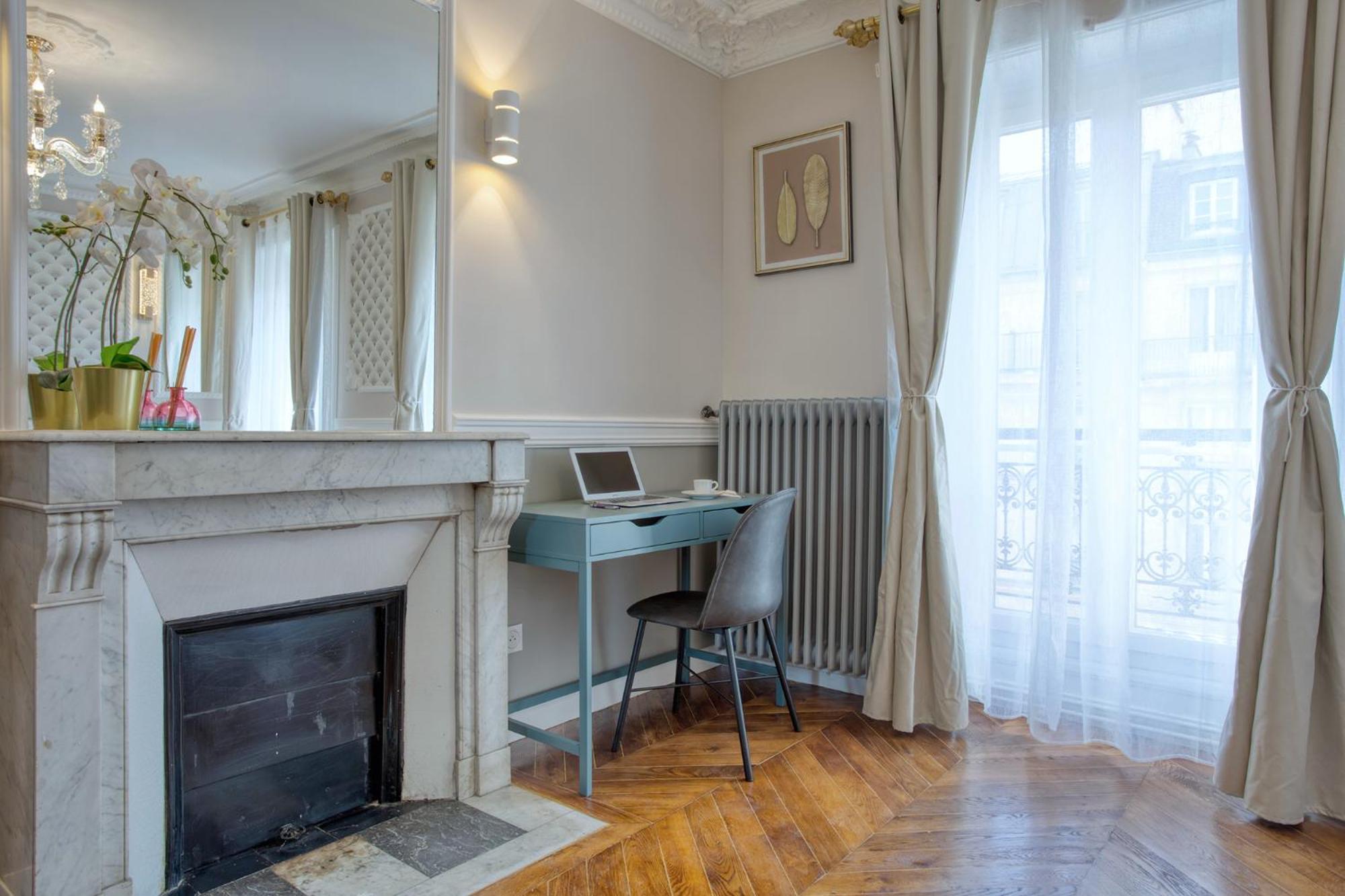 Parisian Gem: Heart Of The Latin Quarter- 2br Lift Apartment