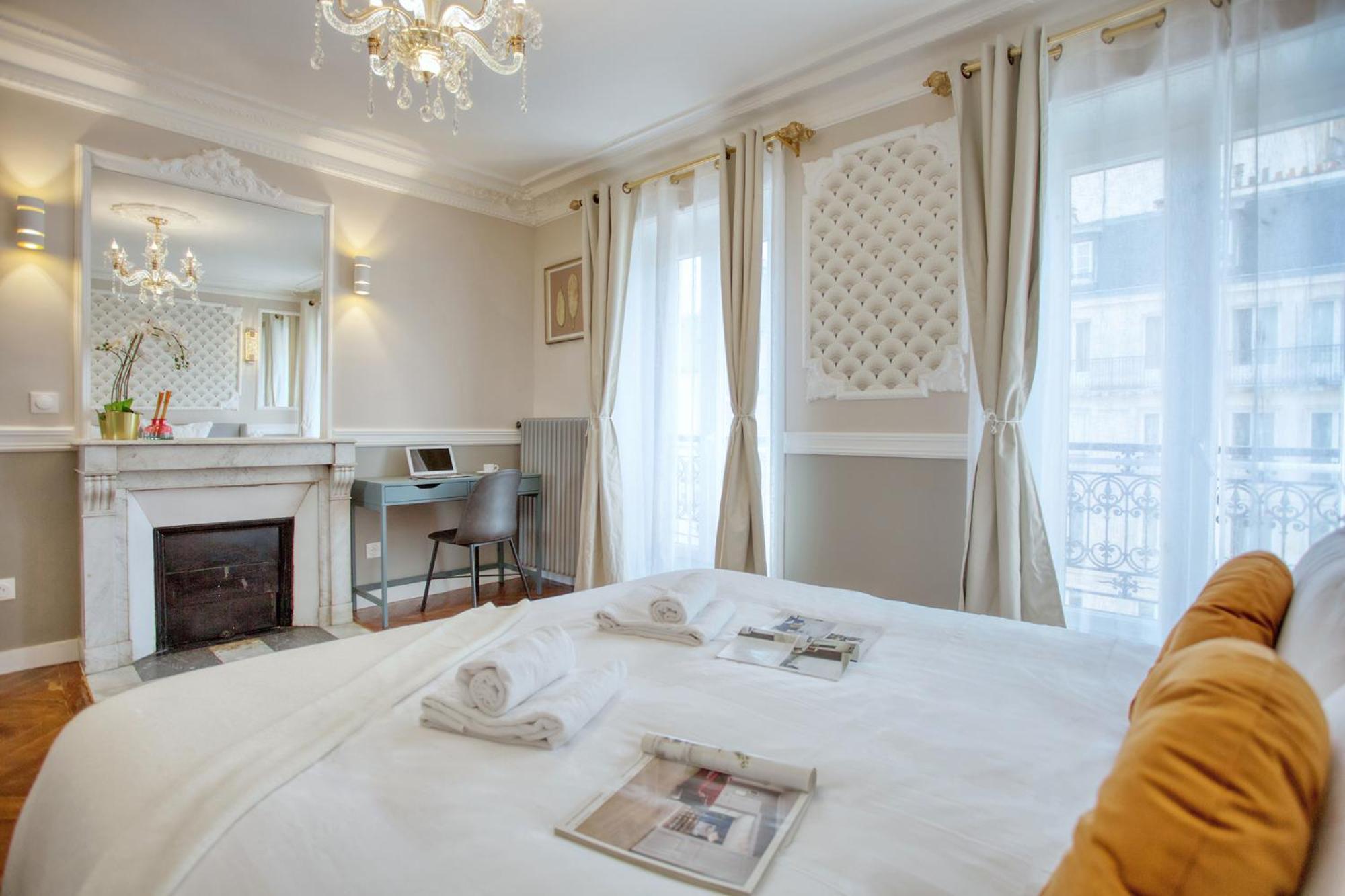 Parisian Gem: Heart Of The Latin Quarter- 2br Lift