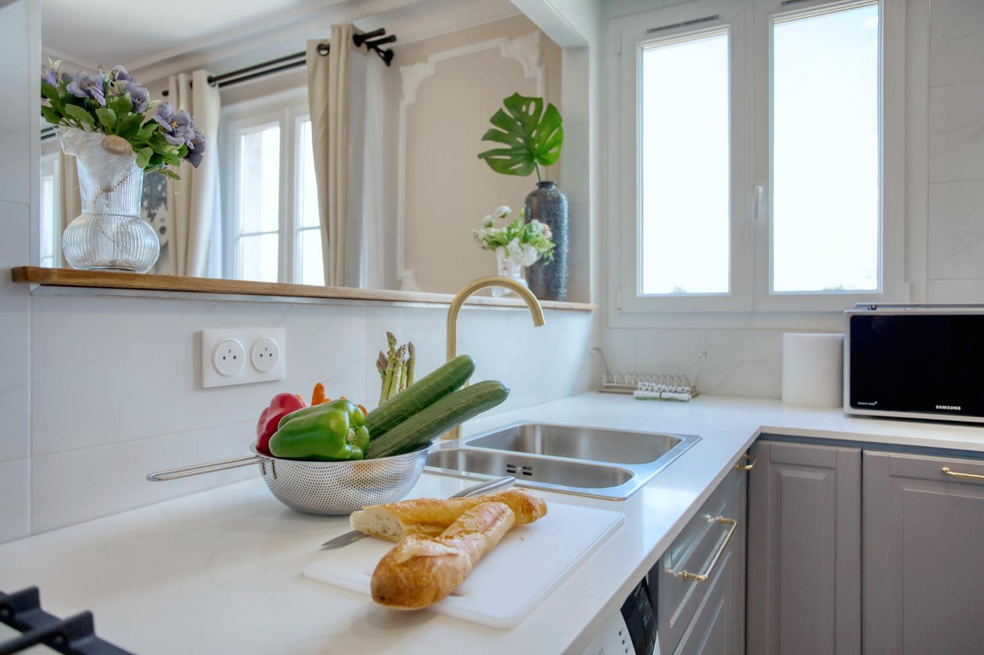 Apartment Parisian Gem: Heart Of The Latin Quarter- 2br Lift