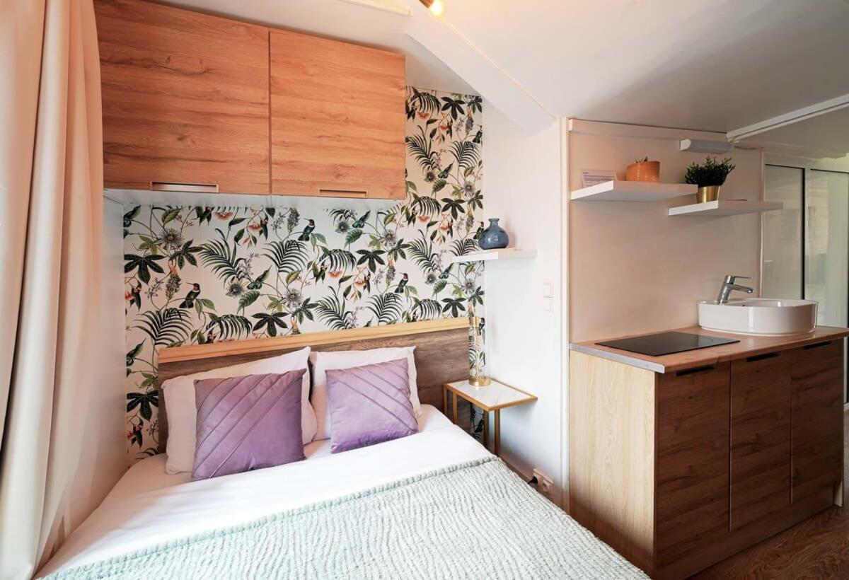 Updated In The Heart Of The Bustling Le Marais District *