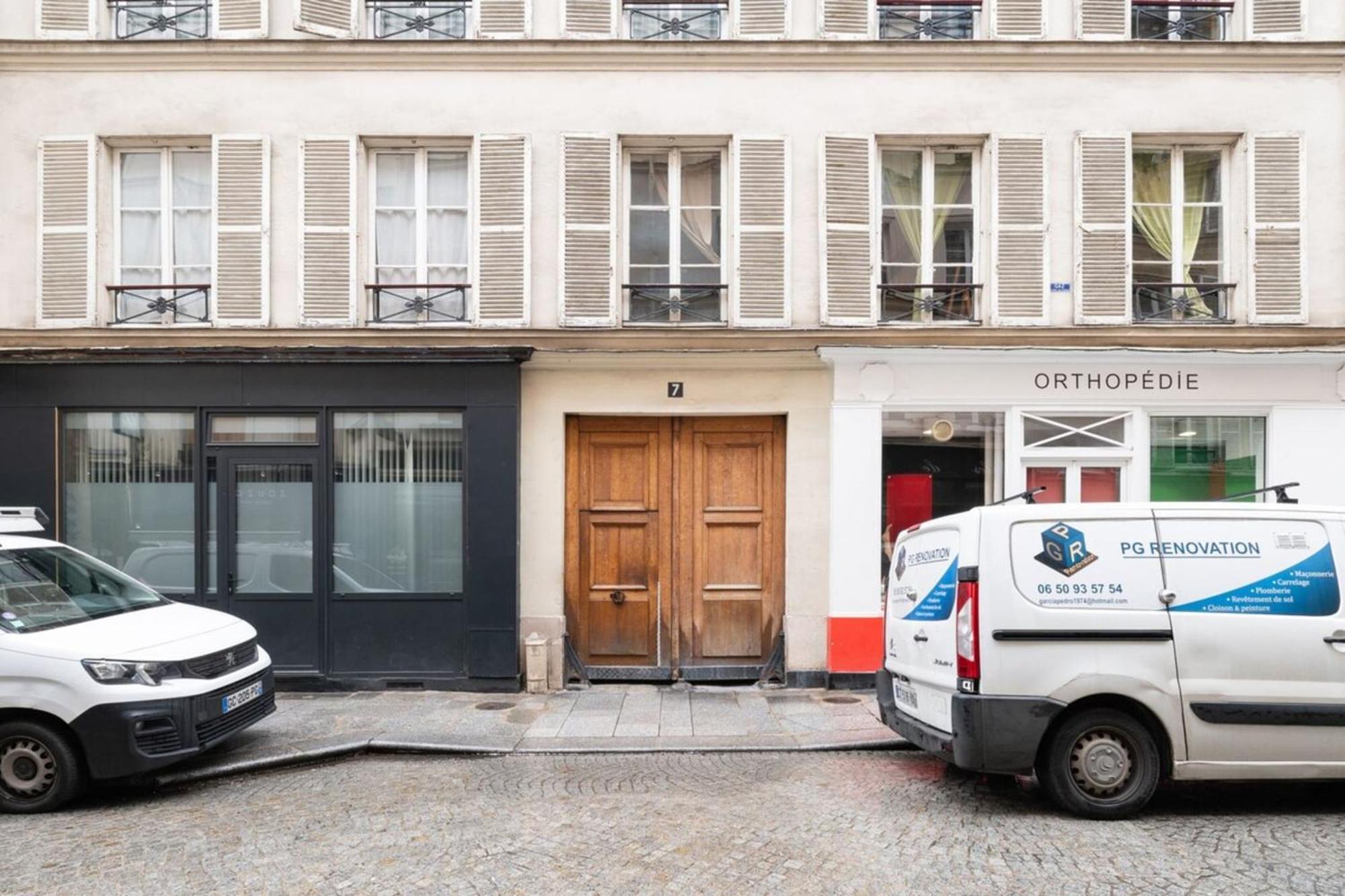 Central Parisian-style Studio Apart - Sentier