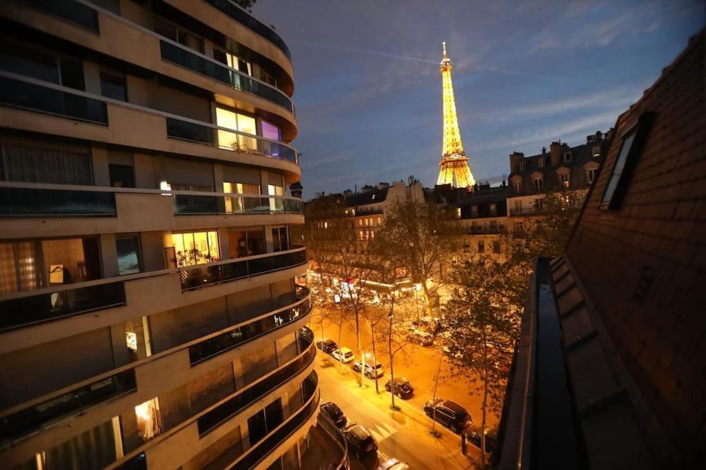 Center Eiffel Tower View Parigi