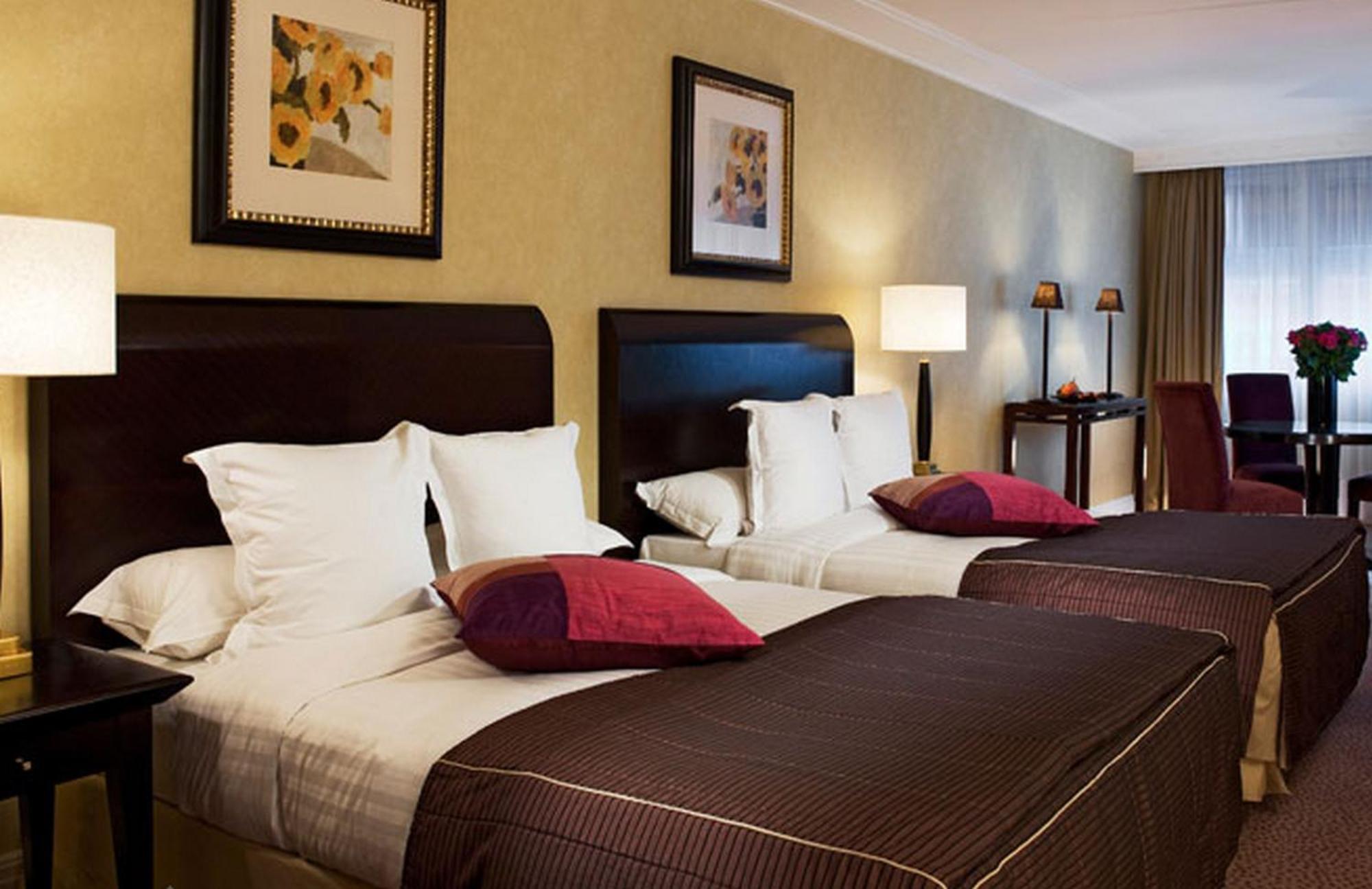 Hotel Warwick Champs-elysees 4*