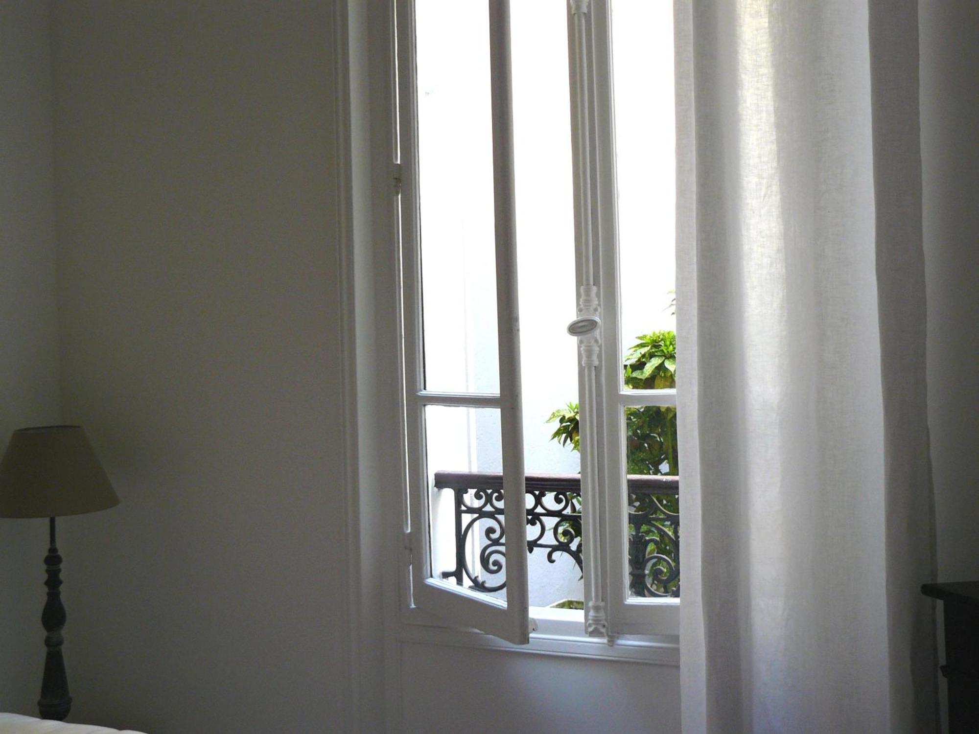 Bed & Breakfast La Cour Du 5eme - D'hotes Paris