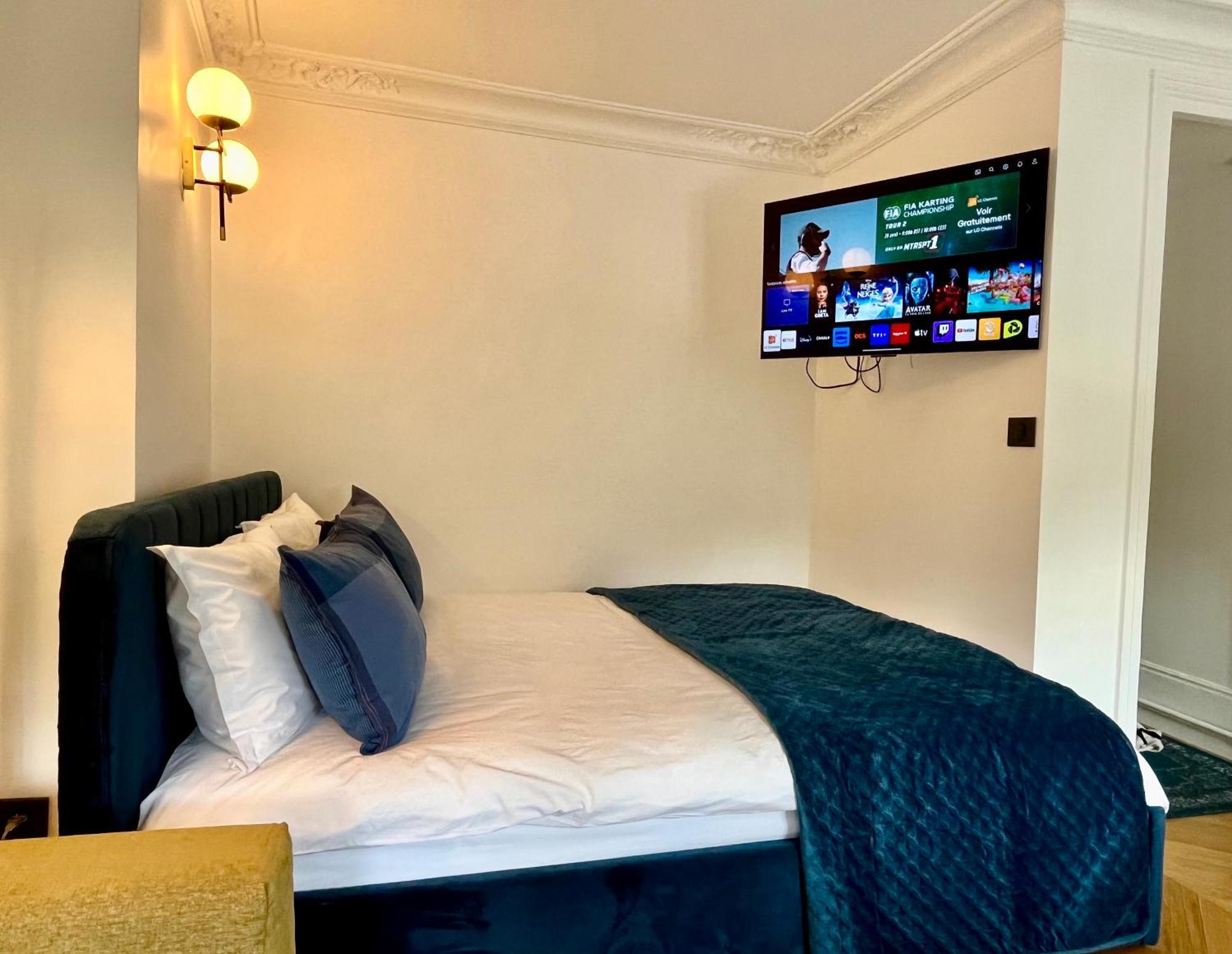 Apartment Pres Des Champs-elysees Paris