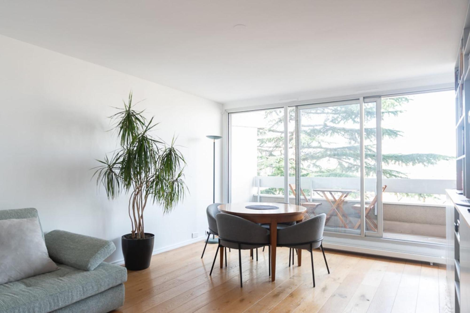 Spacious Cocoon With 2 Balconies Parigi