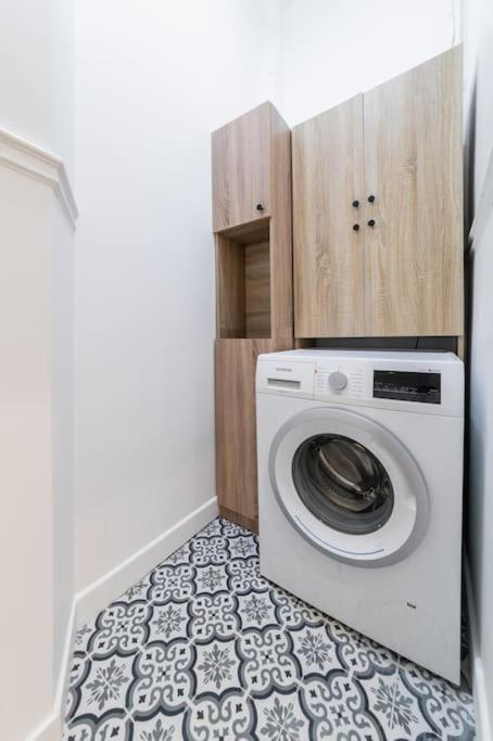 Haussmannian Apartment, Near Champs-elysees