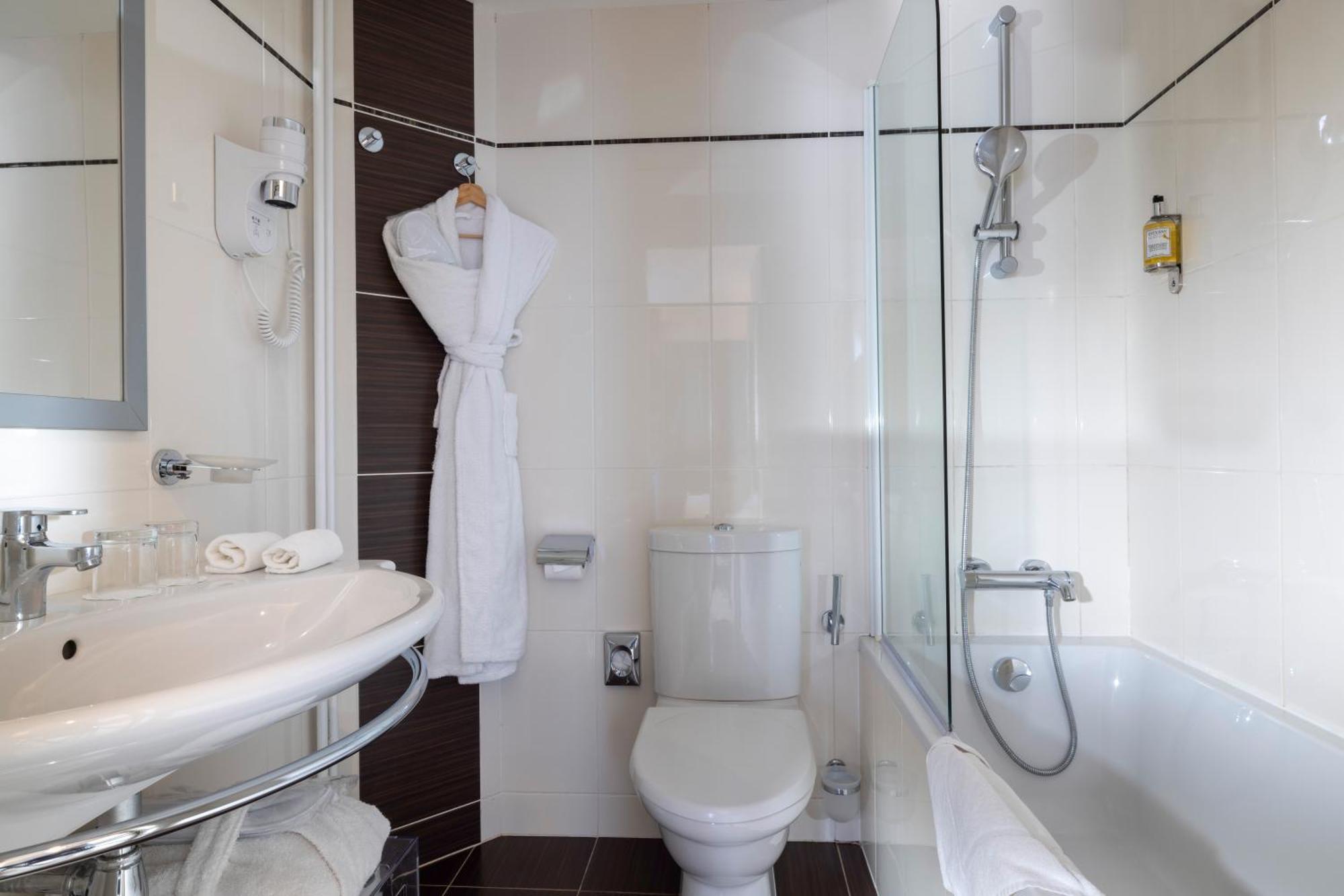Elysées Bassano 4* Parigi