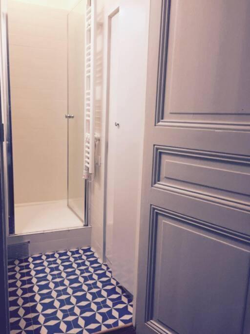 De Charme De 60 M2 Entre Montmartre Et Batignolles Appartamento *