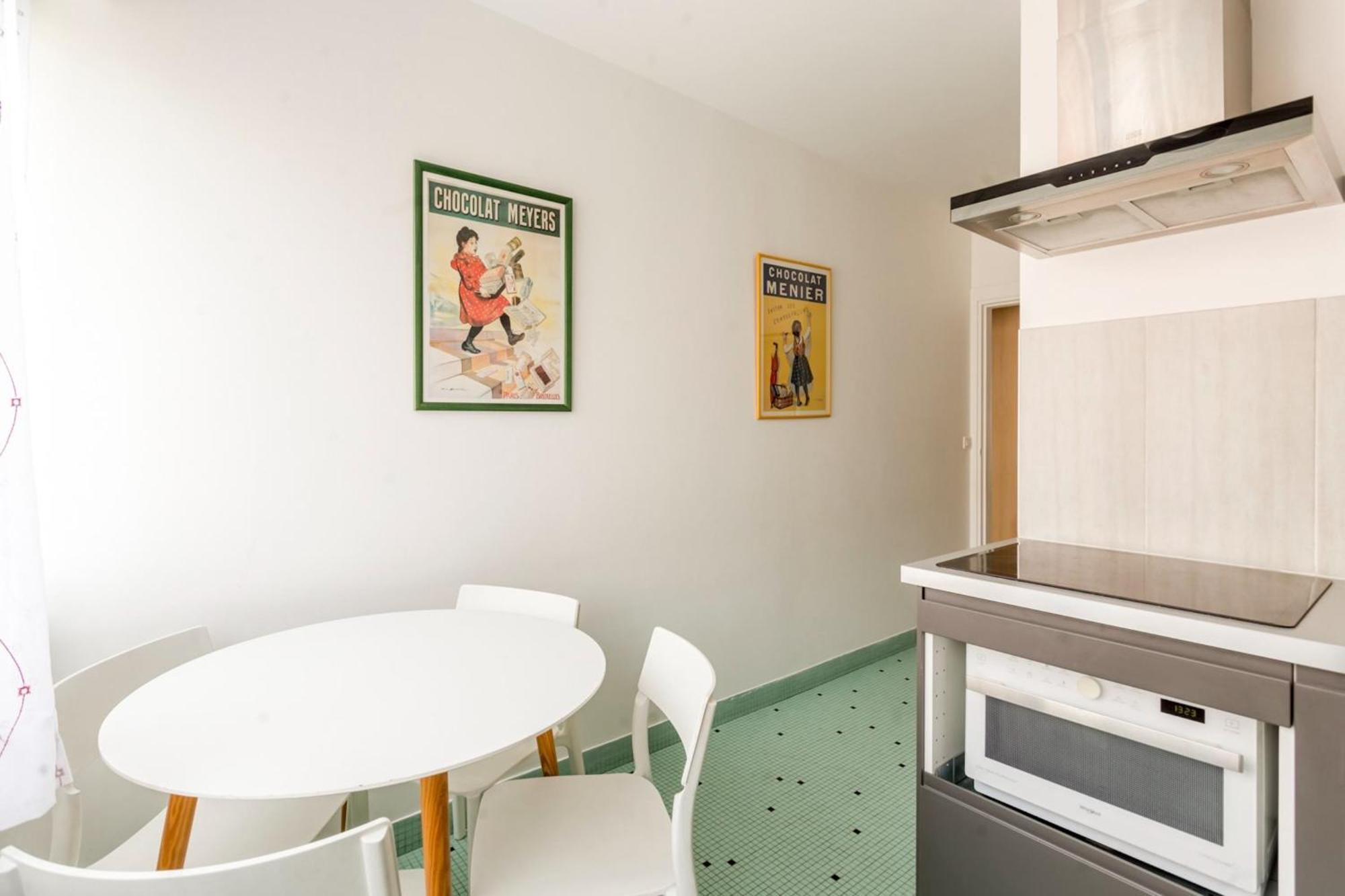 Appartamento Eiffel Tower - 2br With Balcony - Cityapartmentstay Parigi