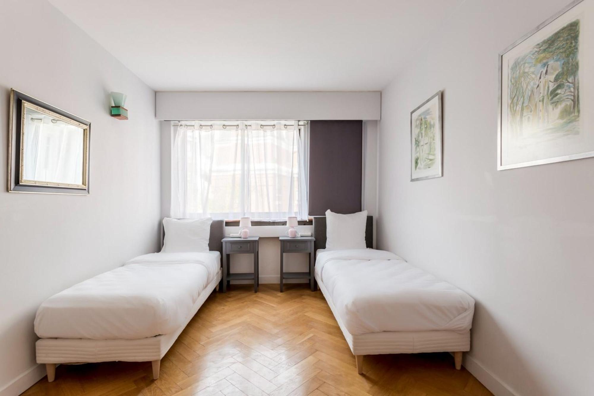 Eiffel Tower - 2br With Balcony - Cityapartmentstay Appartamento