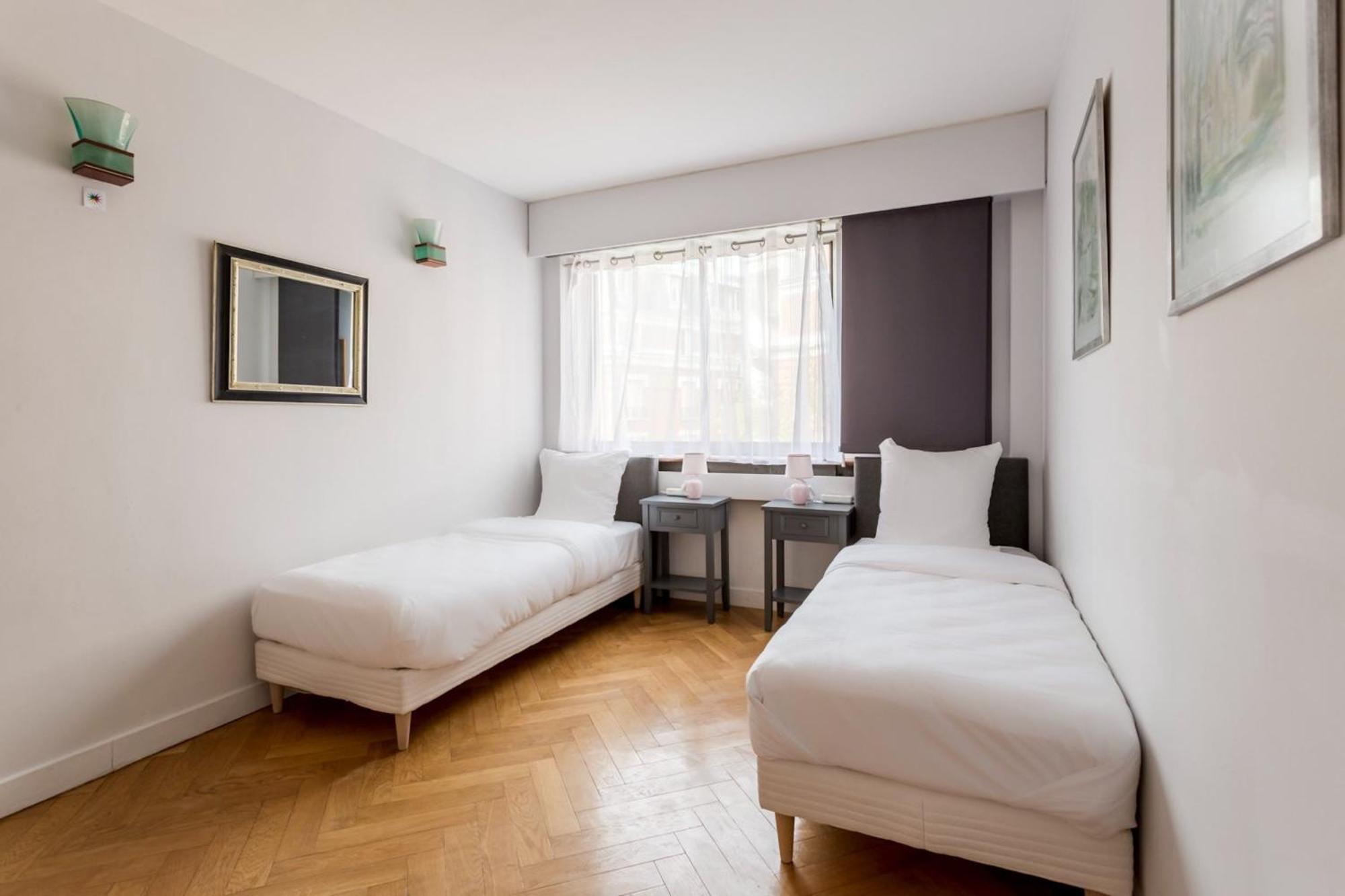 Eiffel Tower - 2br With Balcony - Cityapartmentstay Appartamento