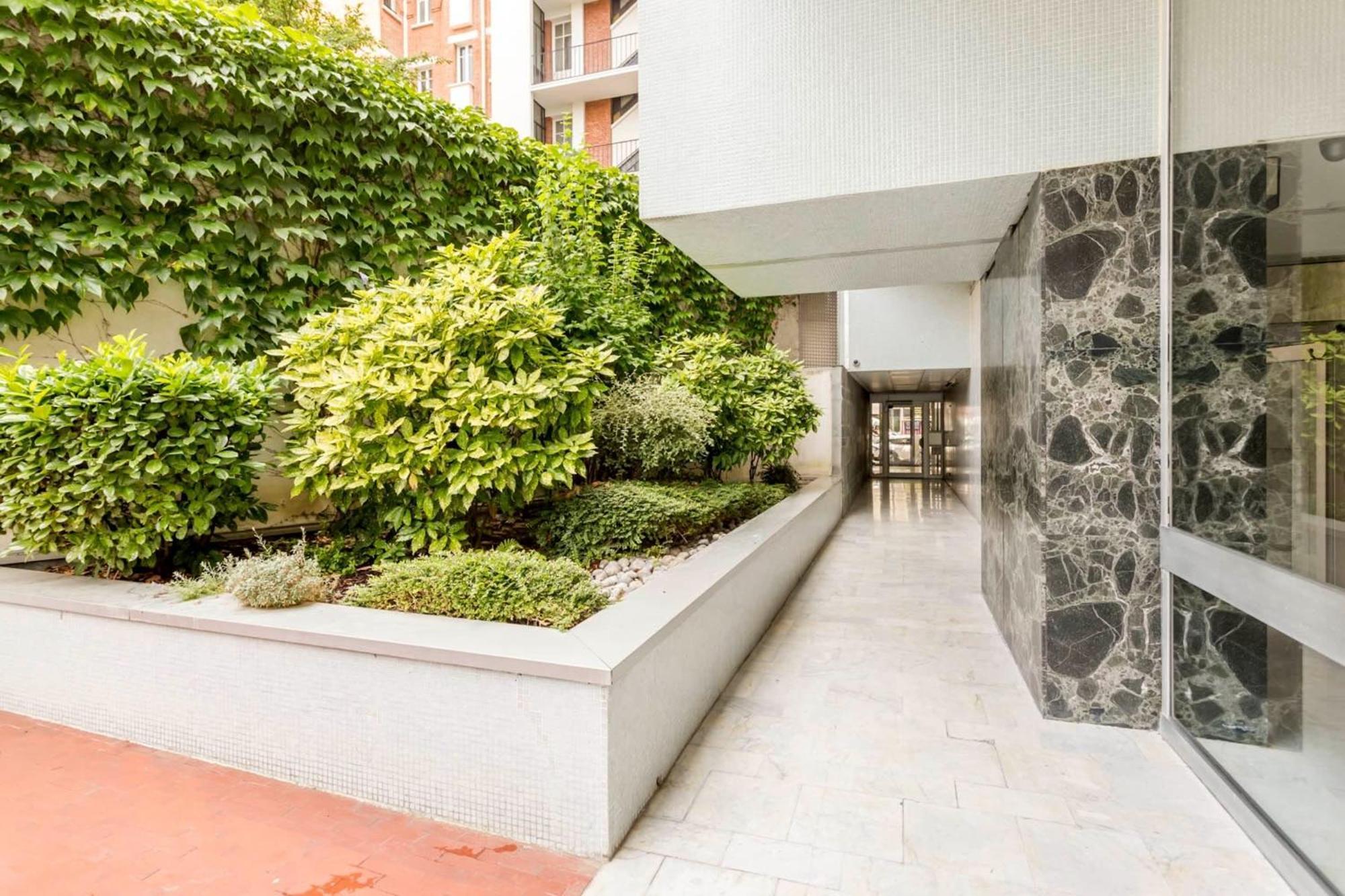 Appartamento Eiffel Tower - 2br With Balcony - Cityapartmentstay