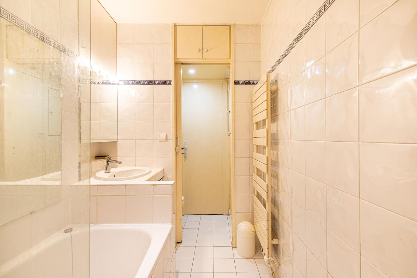 Guestready - Classic Parisian Near Bastille Apartment *