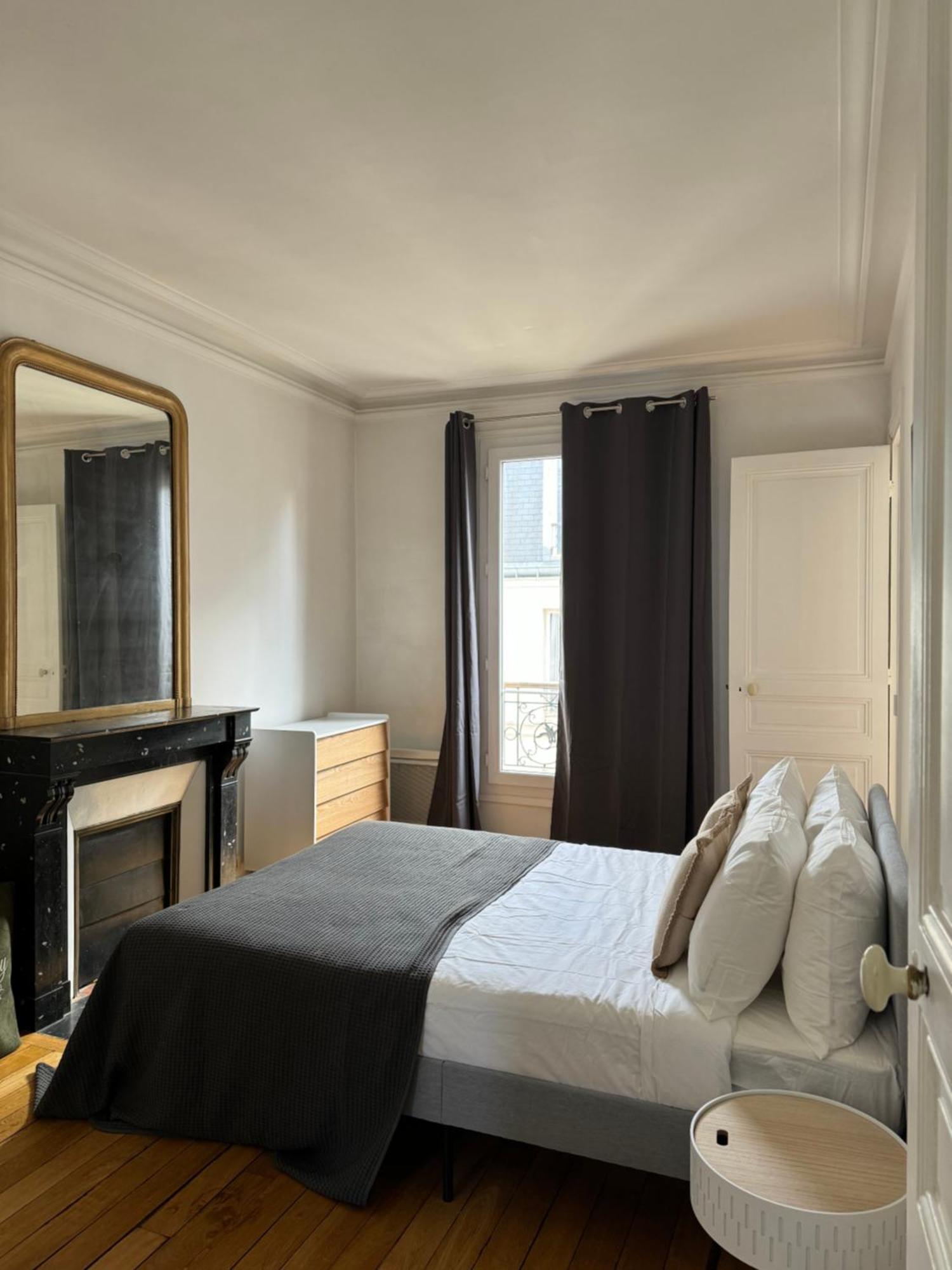 Tour Eiffel 120 M2