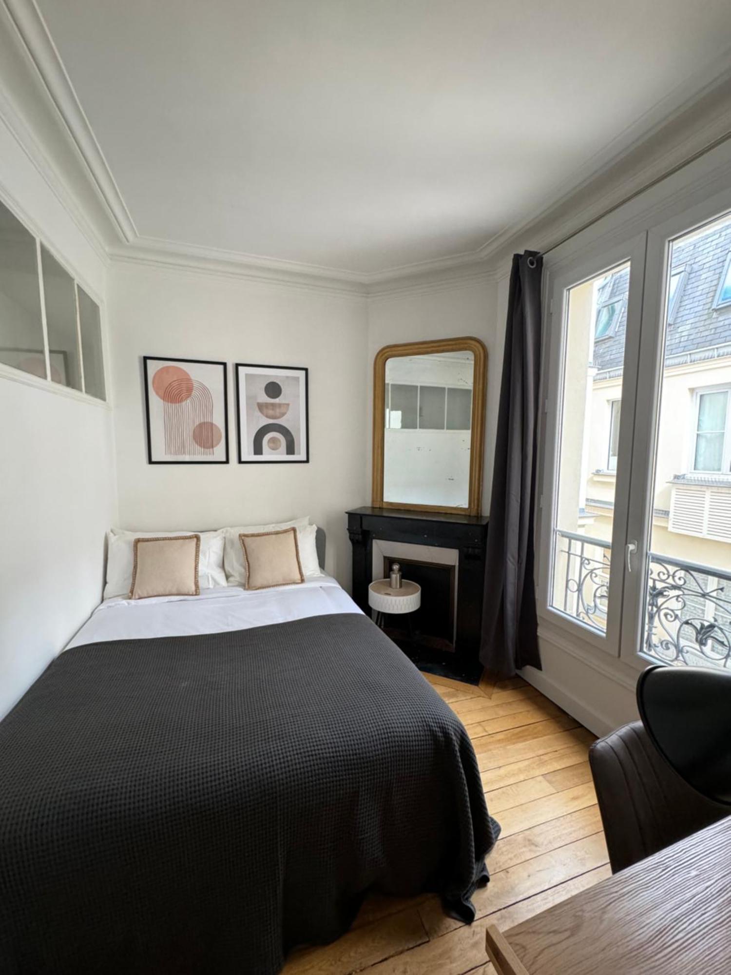 Tour Eiffel 120 M2
