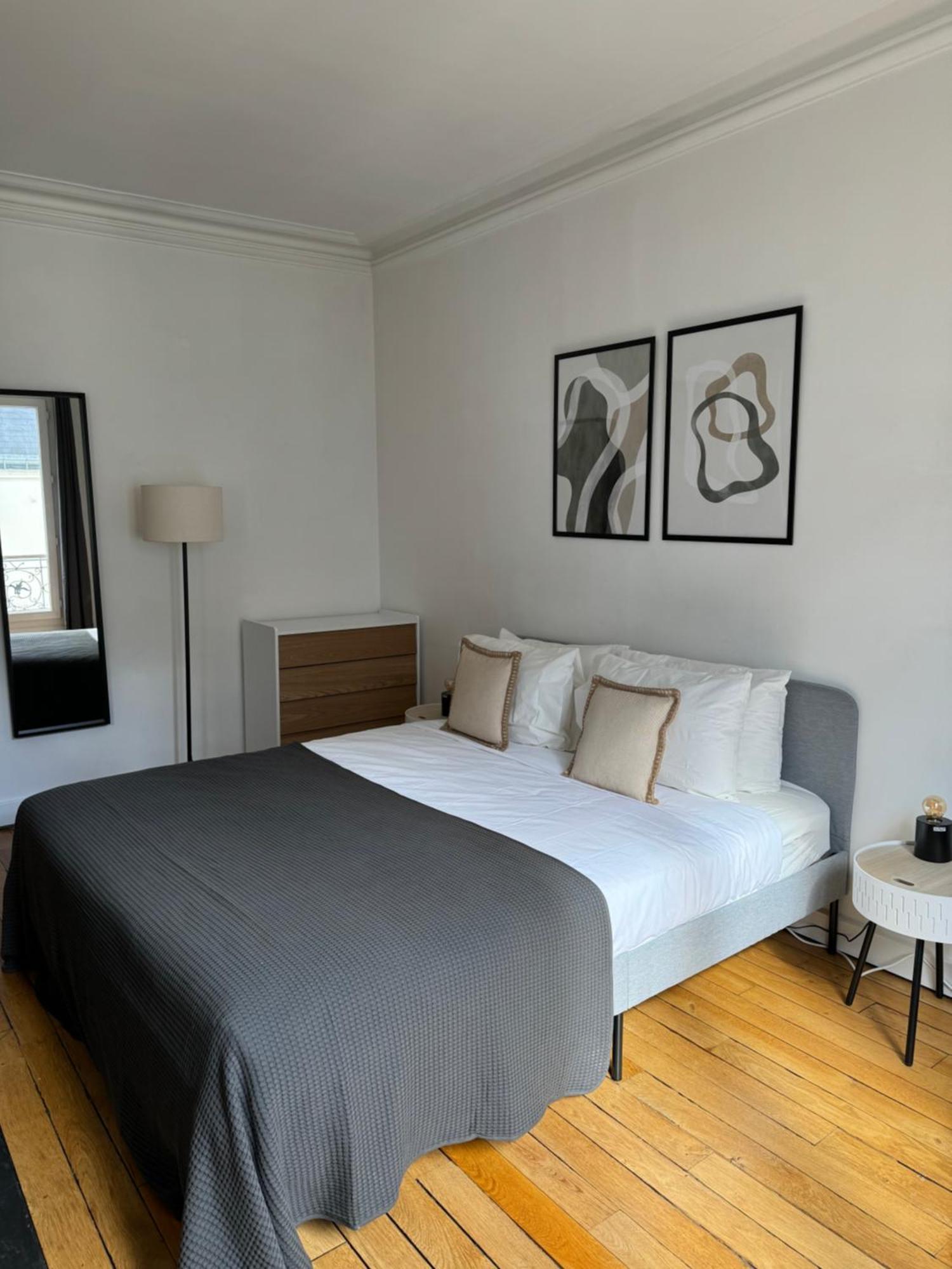 Tour Eiffel 120 M2
