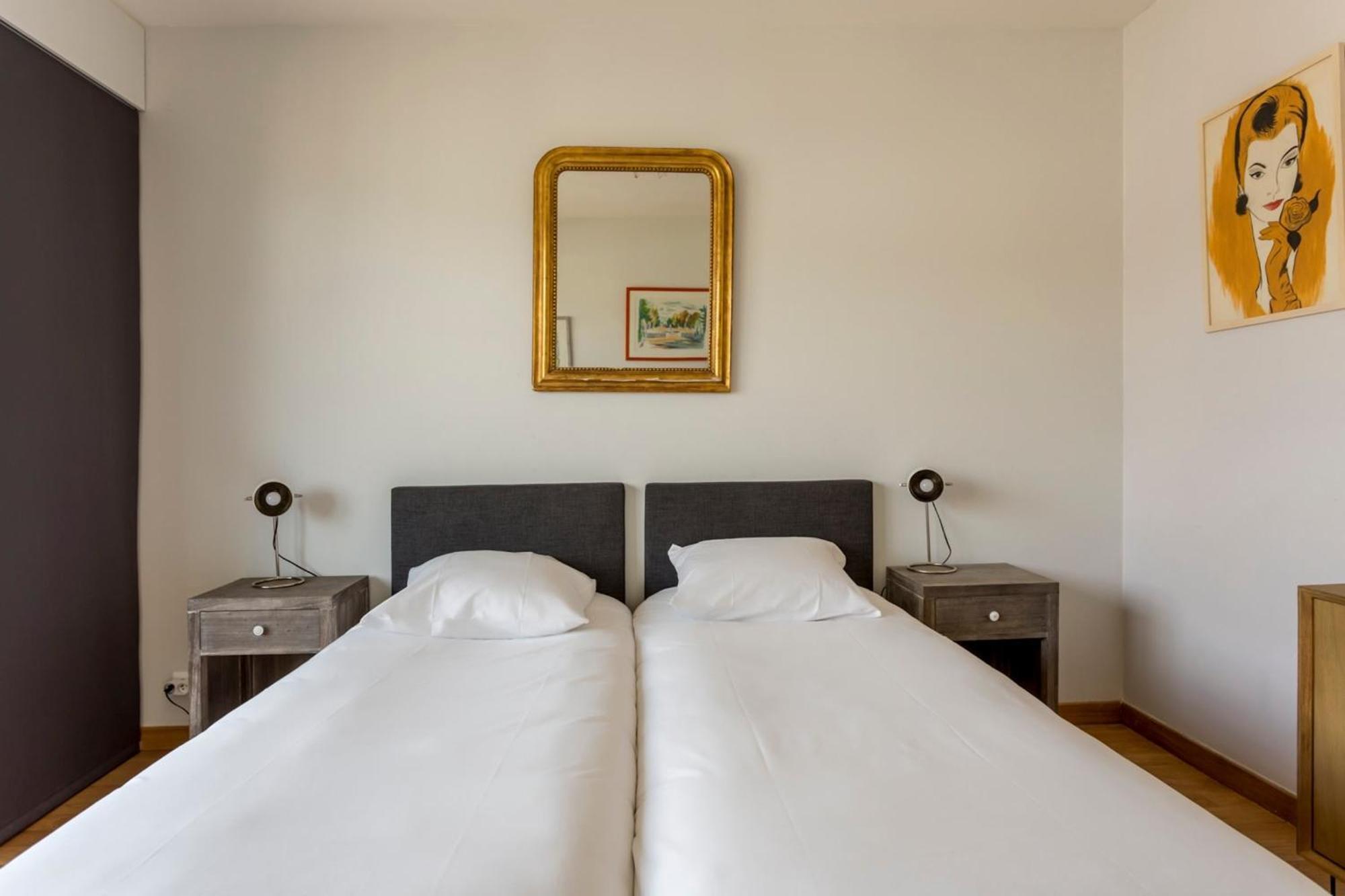 Eiffel Tower & Champs-elysees - 2br With Balcony - Cityapartmentstay * Paris