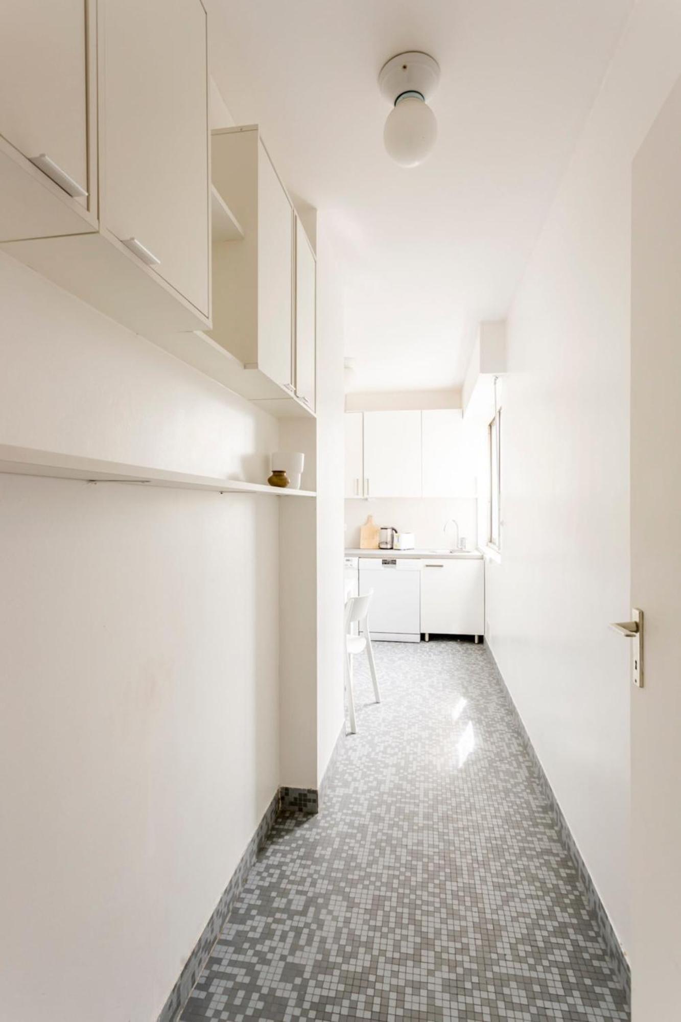 Eiffel Tower & Champs-elysees - 2br With Balcony - Cityapartmentstay Paris