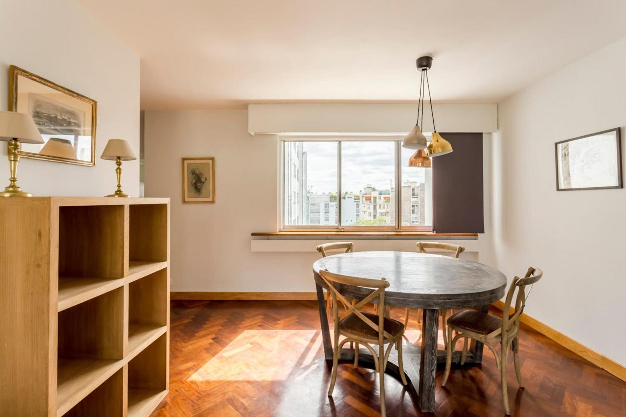 Eiffel Tower & Champs-elysees - 2br With Balcony - Cityapartmentstay Apartment