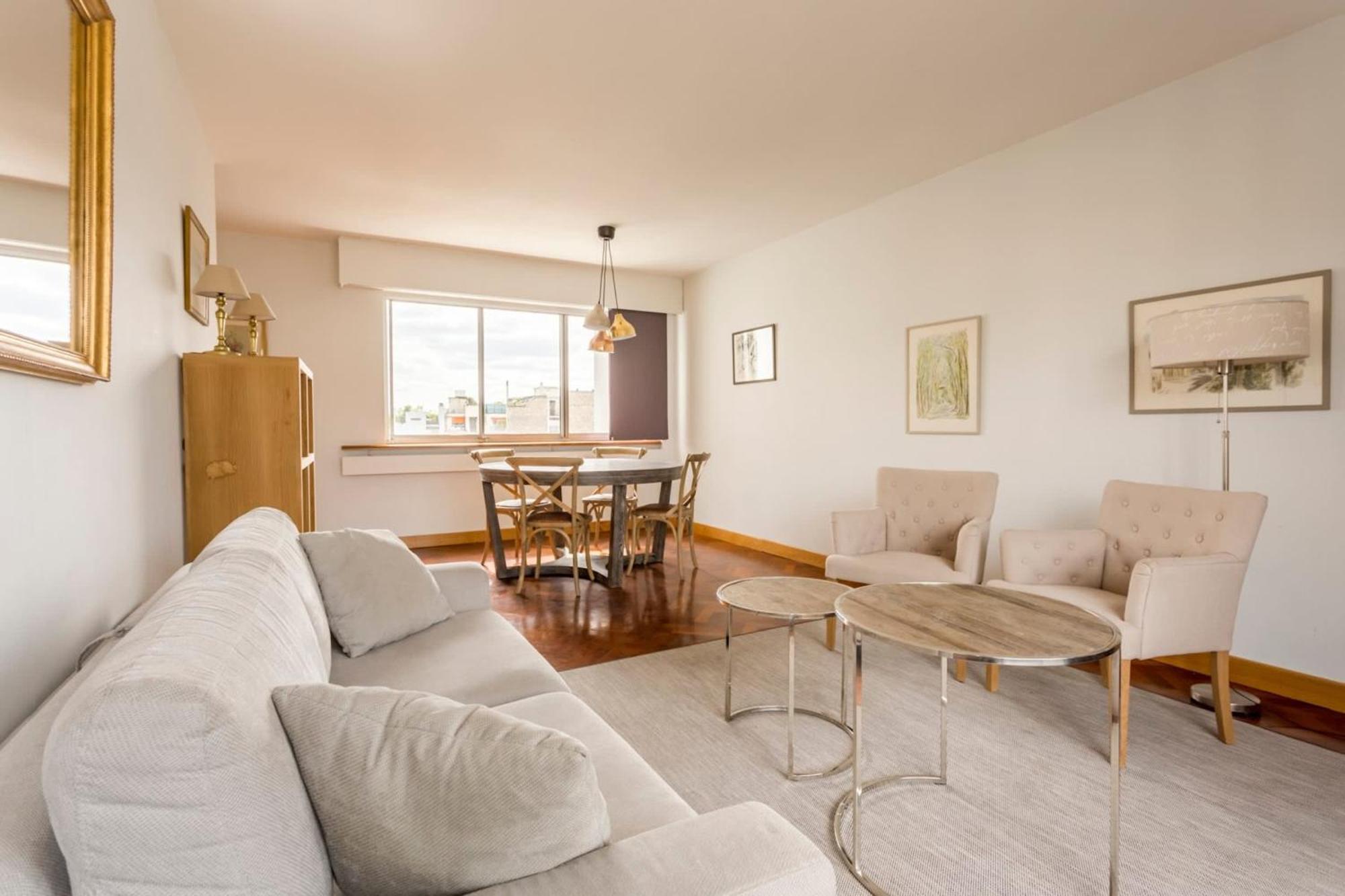Eiffel Tower & Champs-elysees - 2br With Balcony - Cityapartmentstay *