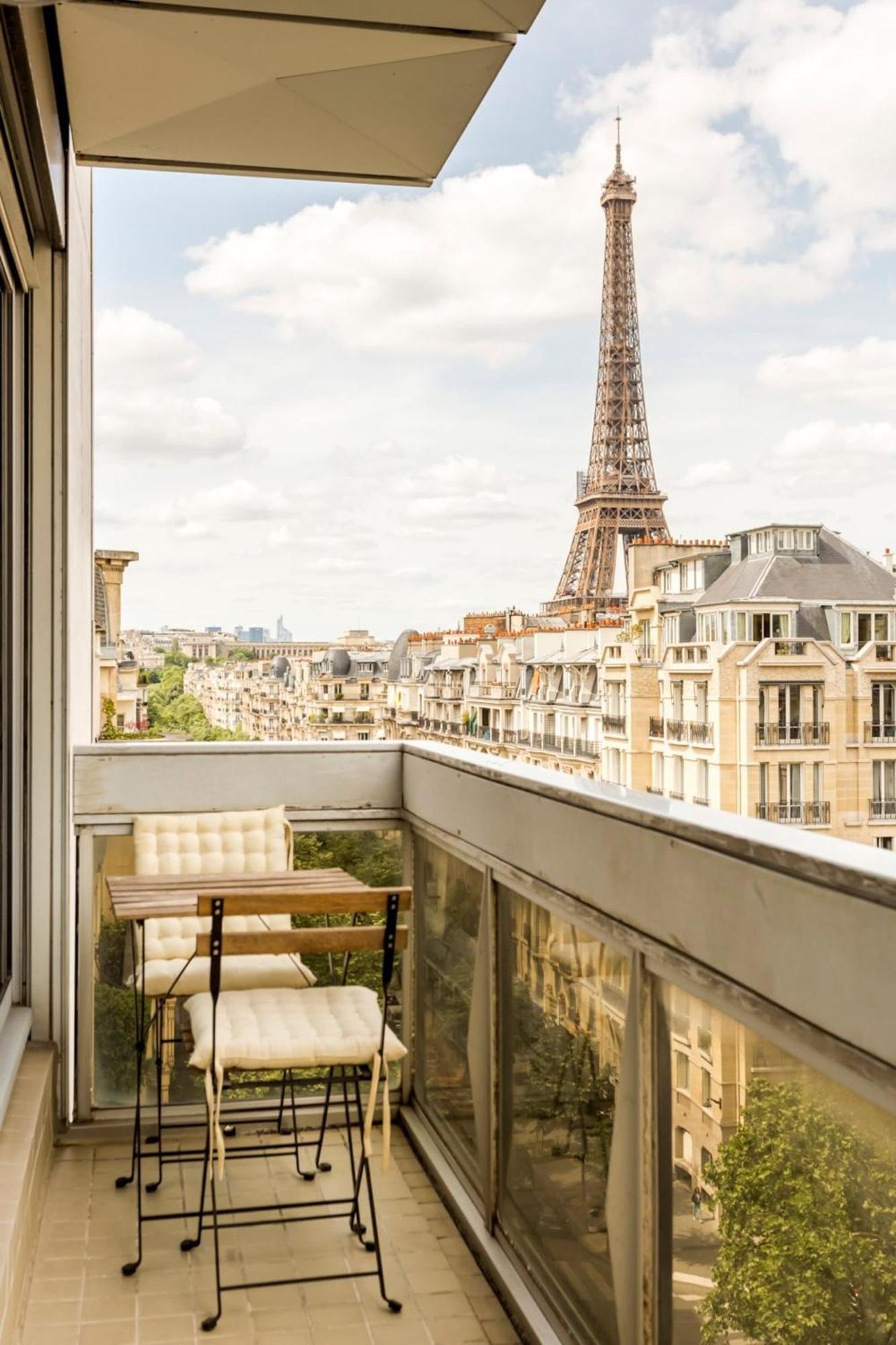 Eiffel Tower & Champs-elysees - 2br With Balcony - Cityapartmentstay Apartment
