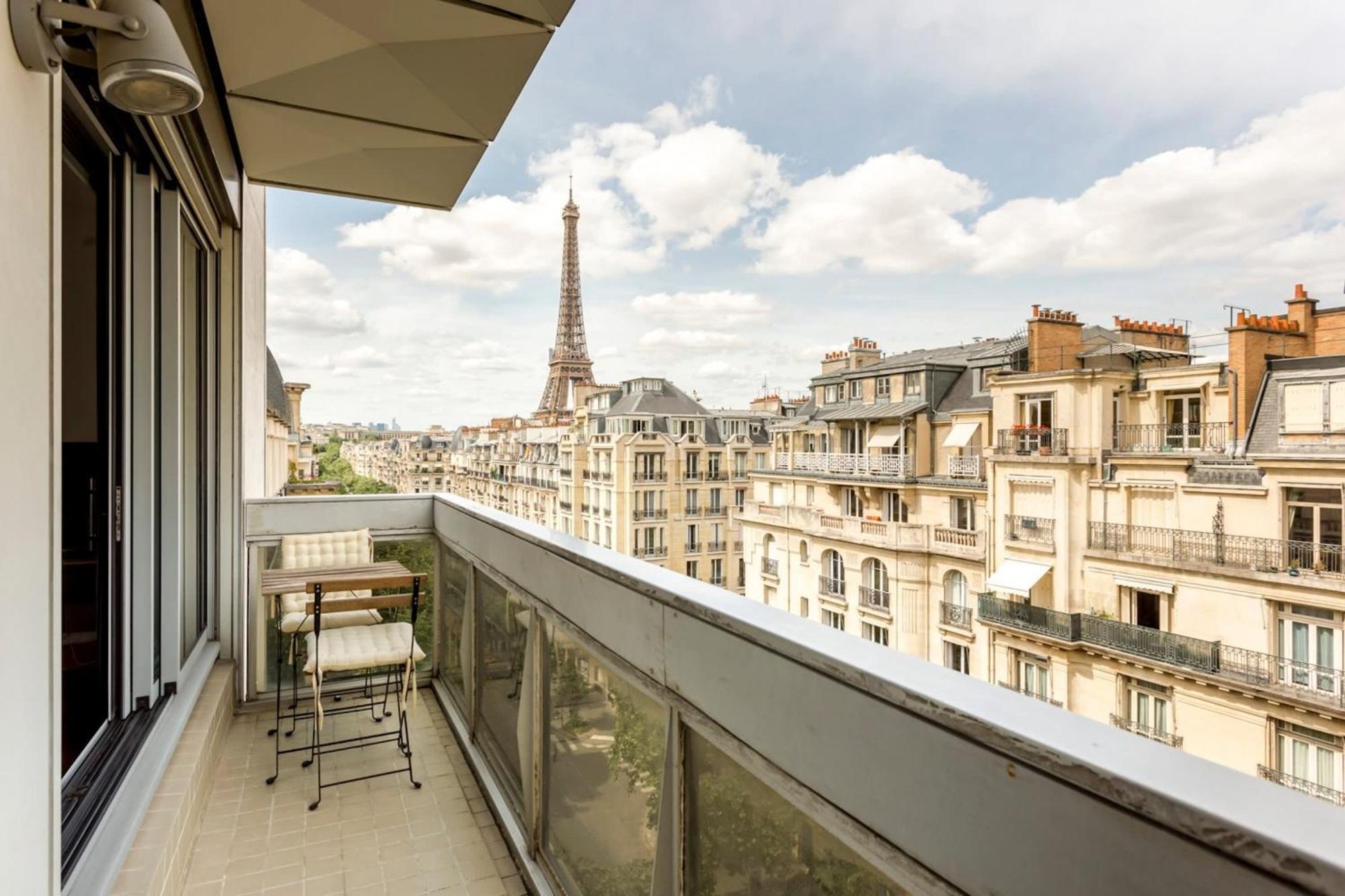 Eiffel Tower & Champs-elysees - 2br With Balcony - Cityapartmentstay Paris