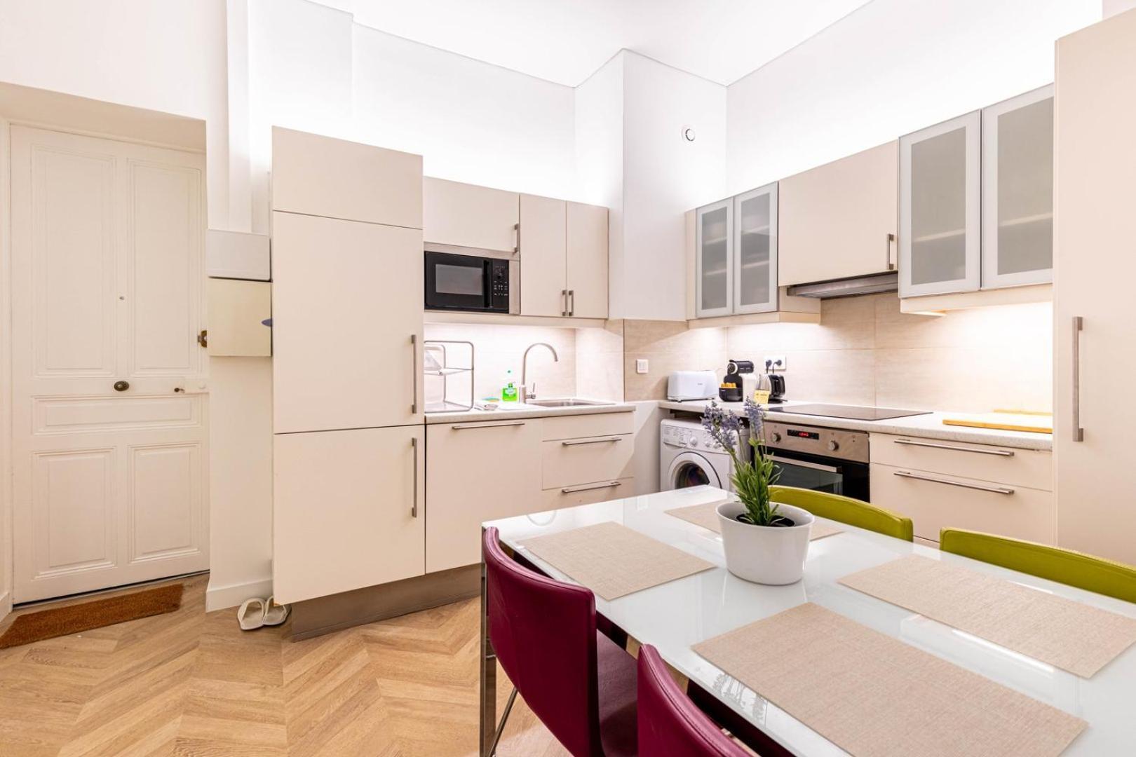 Guestready - Chic And Central Near Attractions