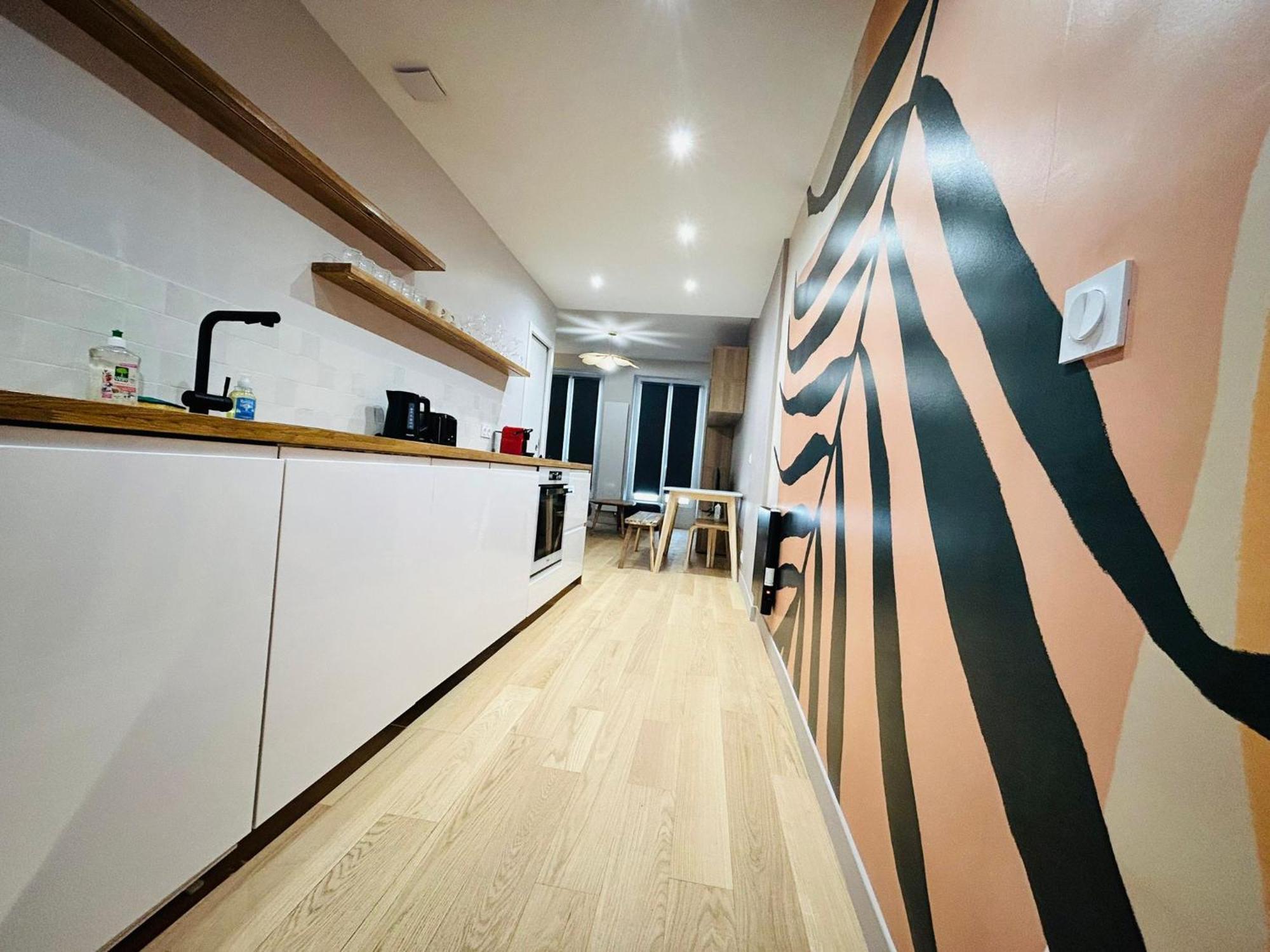 Enghien - New Studio Fully Furnished Apartment *