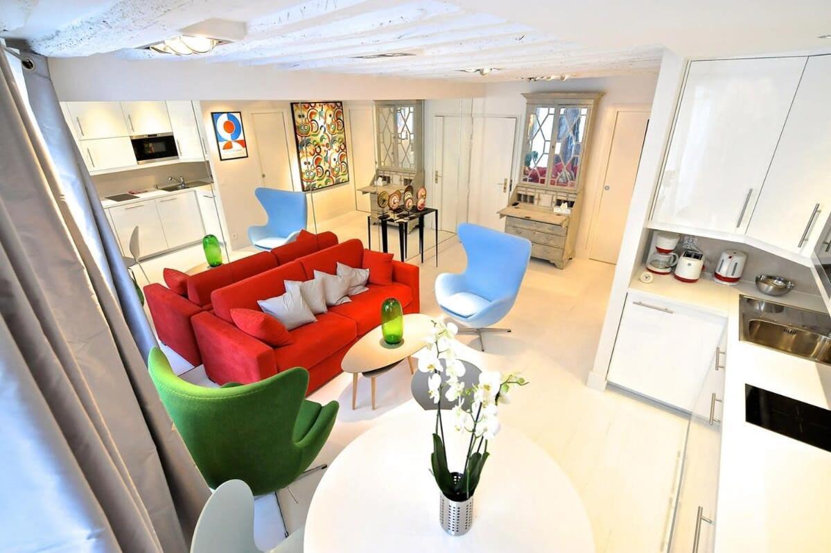 Apartment Notre Dame In Full Colors