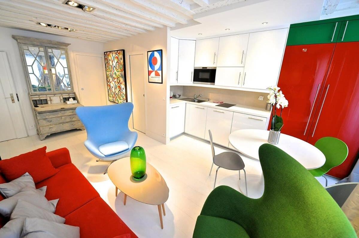 Apartment Notre Dame In Full Colors