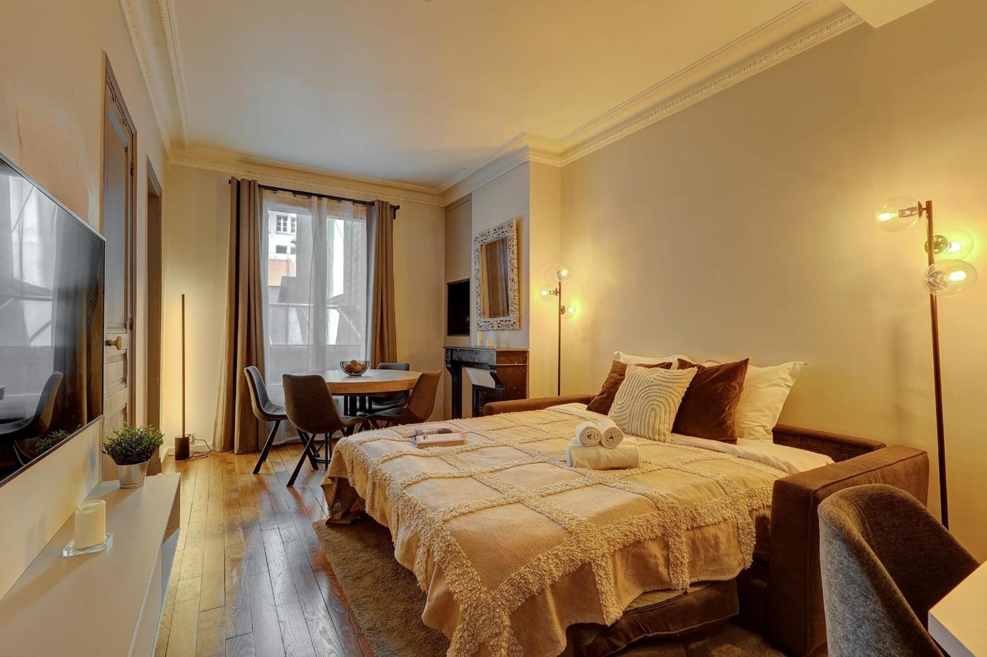 Latin Quarter & Pantheon With Balcony - Cityapartmentstay Apartment Paris