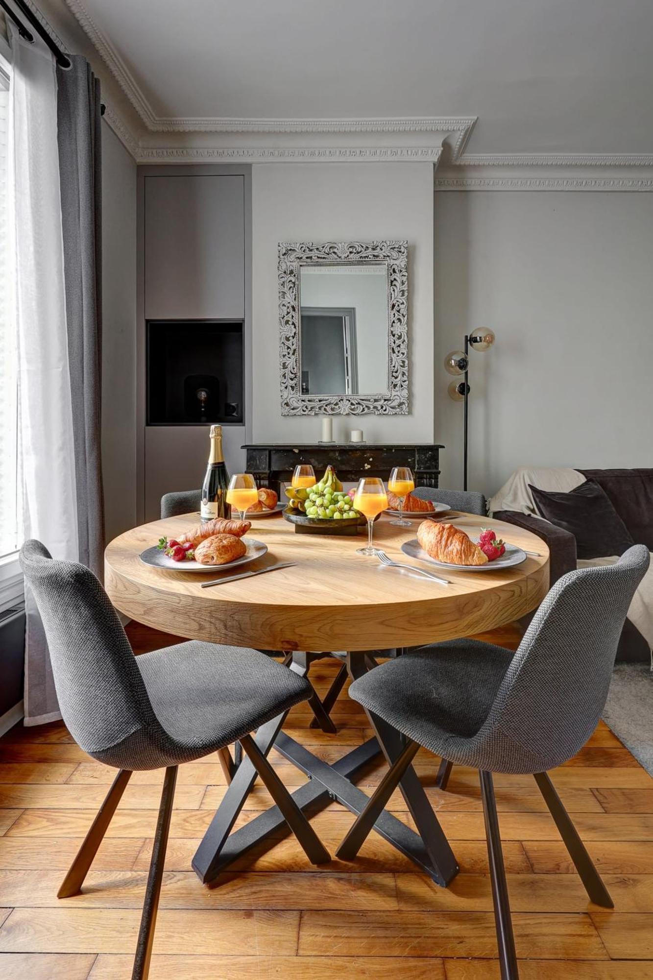 Latin Quarter & Pantheon With Balcony - Cityapartmentstay *