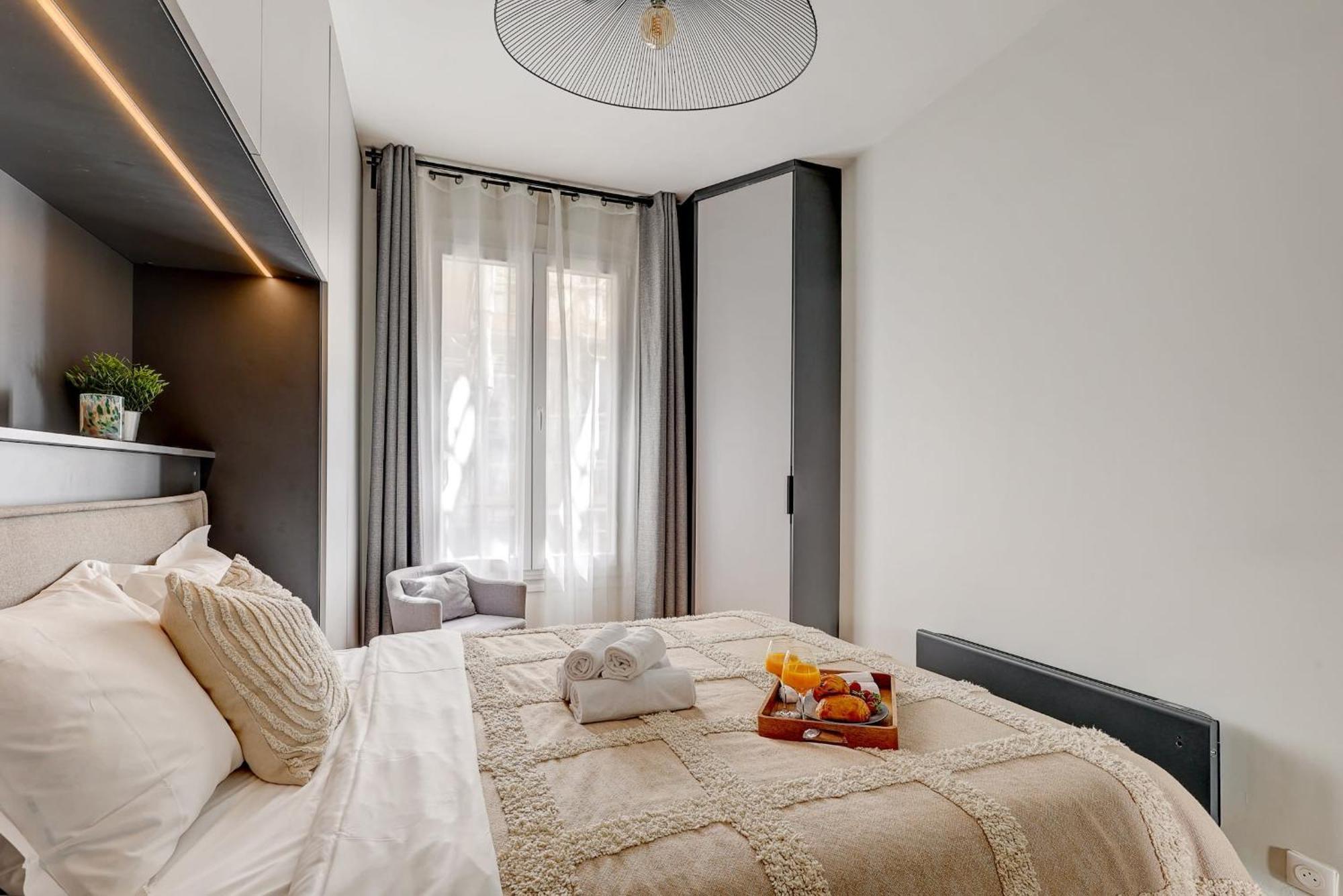 Latin Quarter & Pantheon With Balcony - Cityapartmentstay *