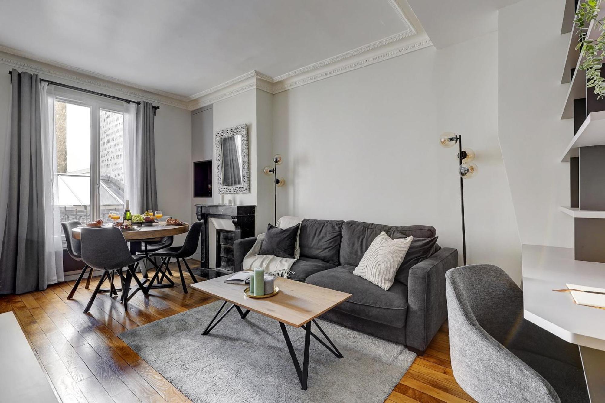 Latin Quarter & Pantheon With Balcony - Cityapartmentstay *