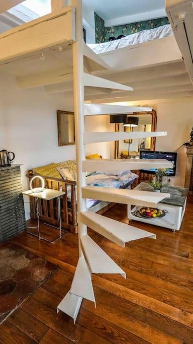 Spacious Loft Saint Michel Paris