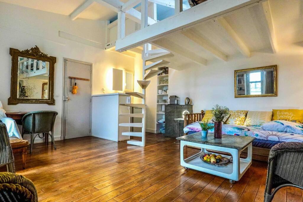 Spacious Loft Saint Michel Apartment