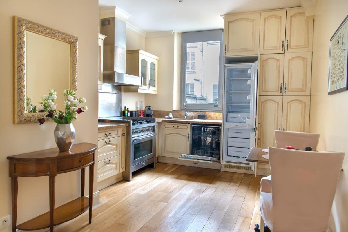 Apartment La Lumiere Eiffel Walk To Tower Paris
